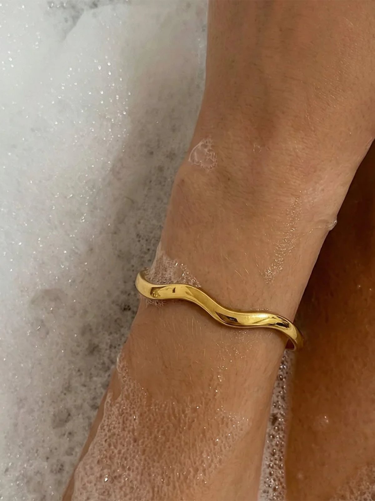 Who Is She Wavy Bangle Gold Gold