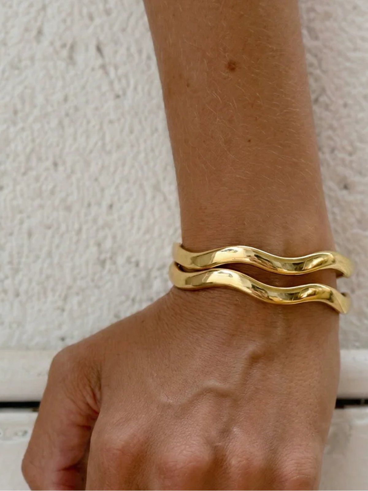 Who Is She Wavy Bangle Gold Gold