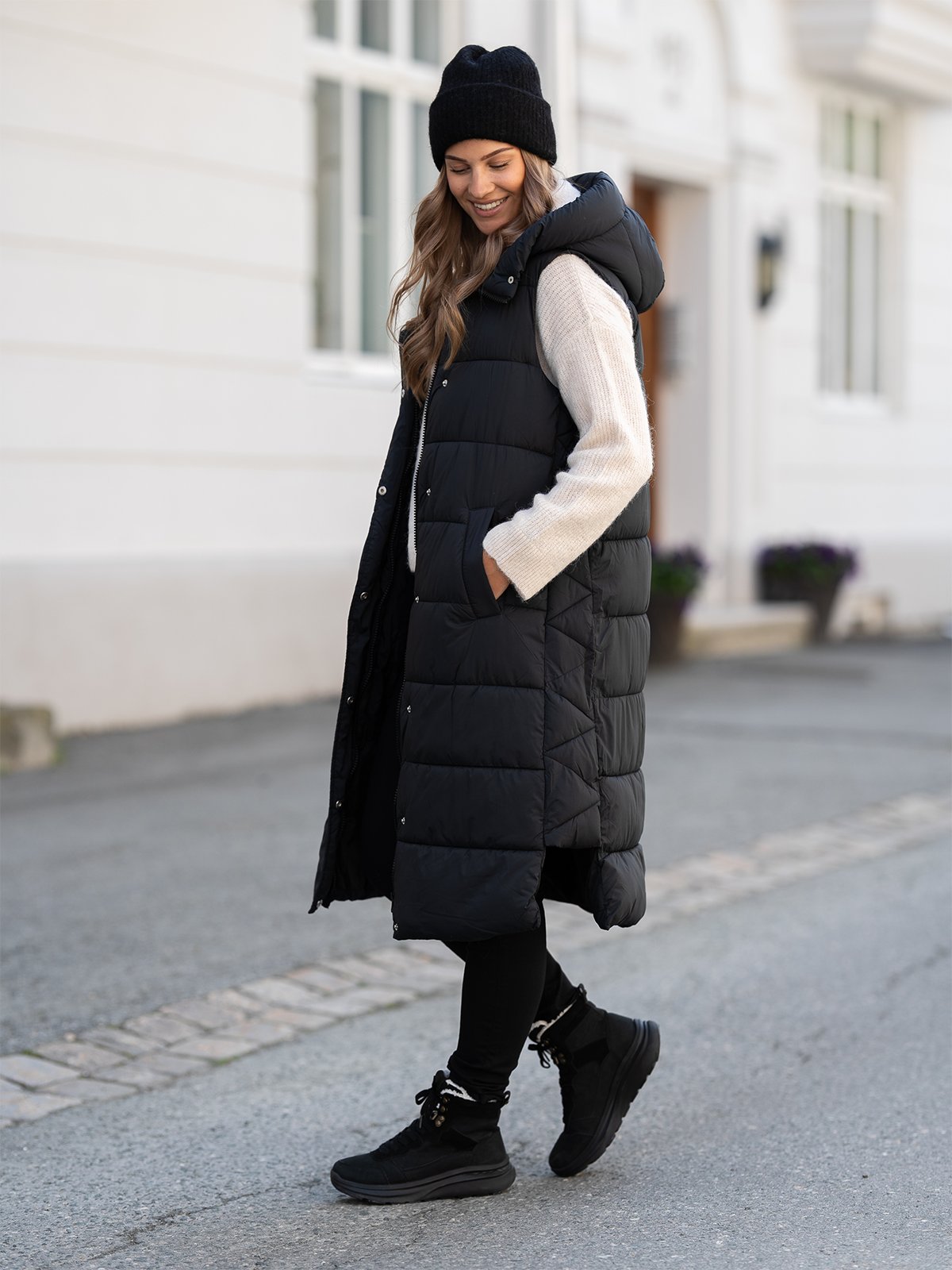 Y.A.S Liro Padded Vest Black