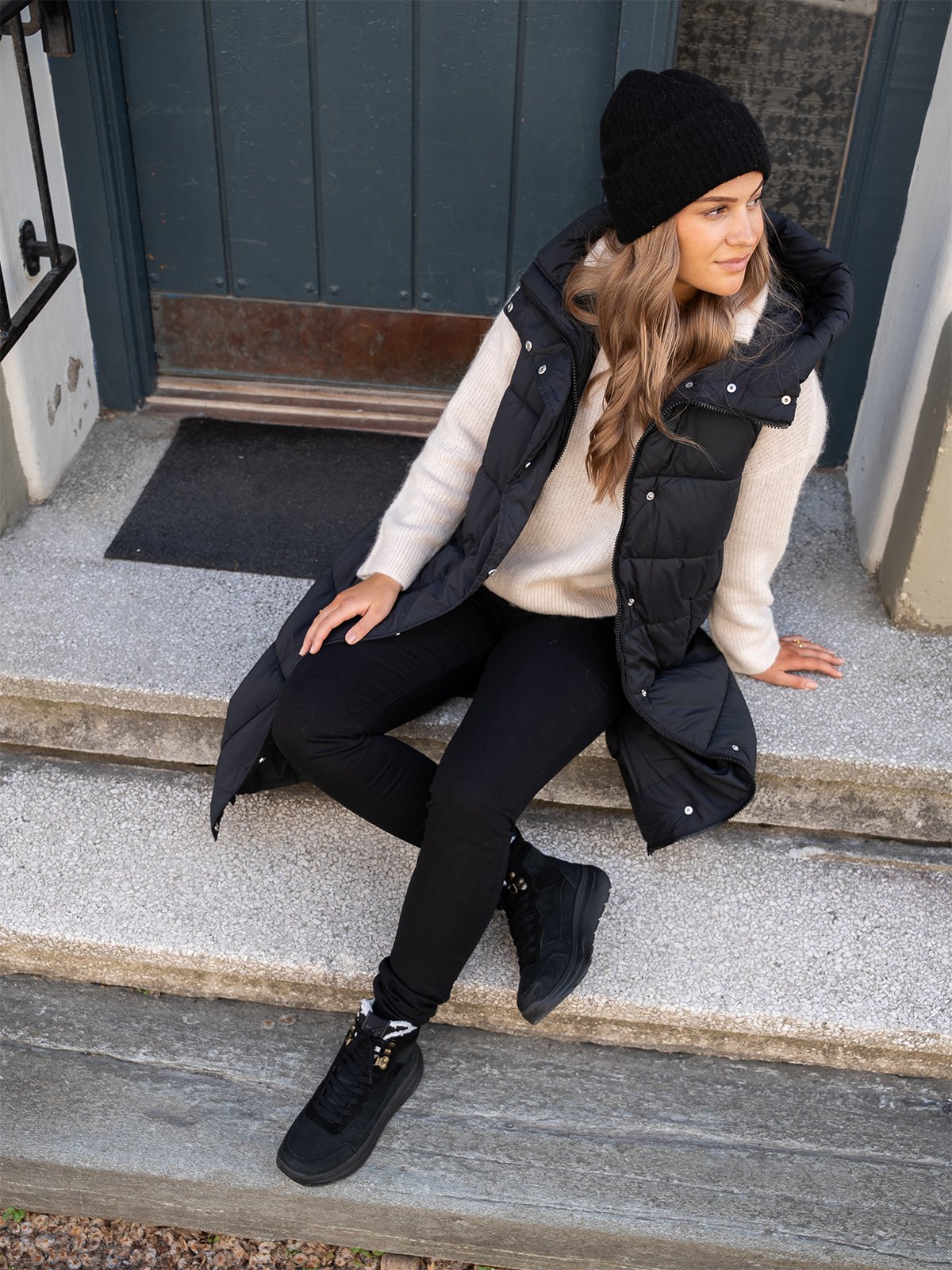 Y.A.S Liro Padded Vest Black