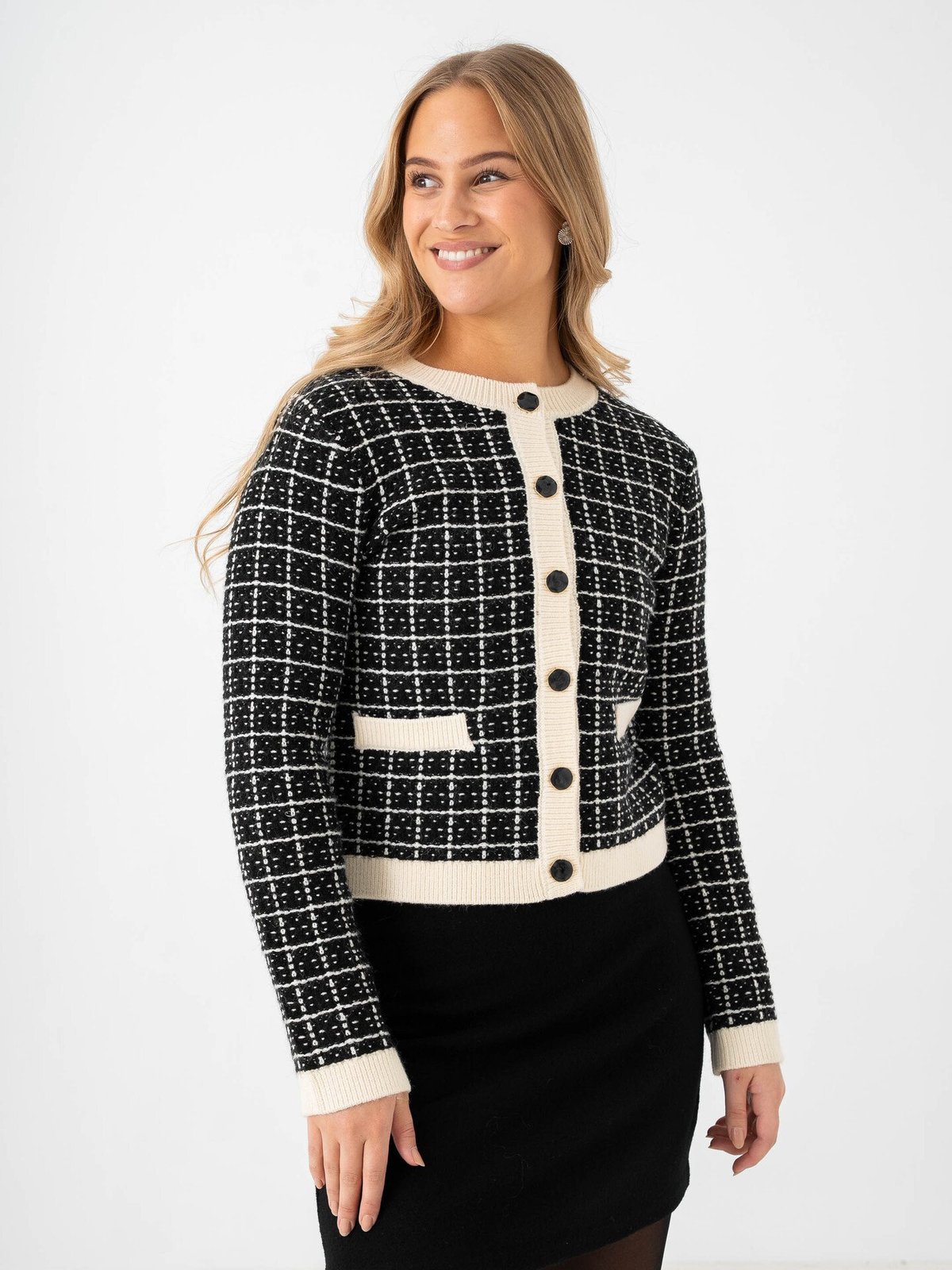 Y.A.S Livia Long Sleeve Short Knit Cardigan Black