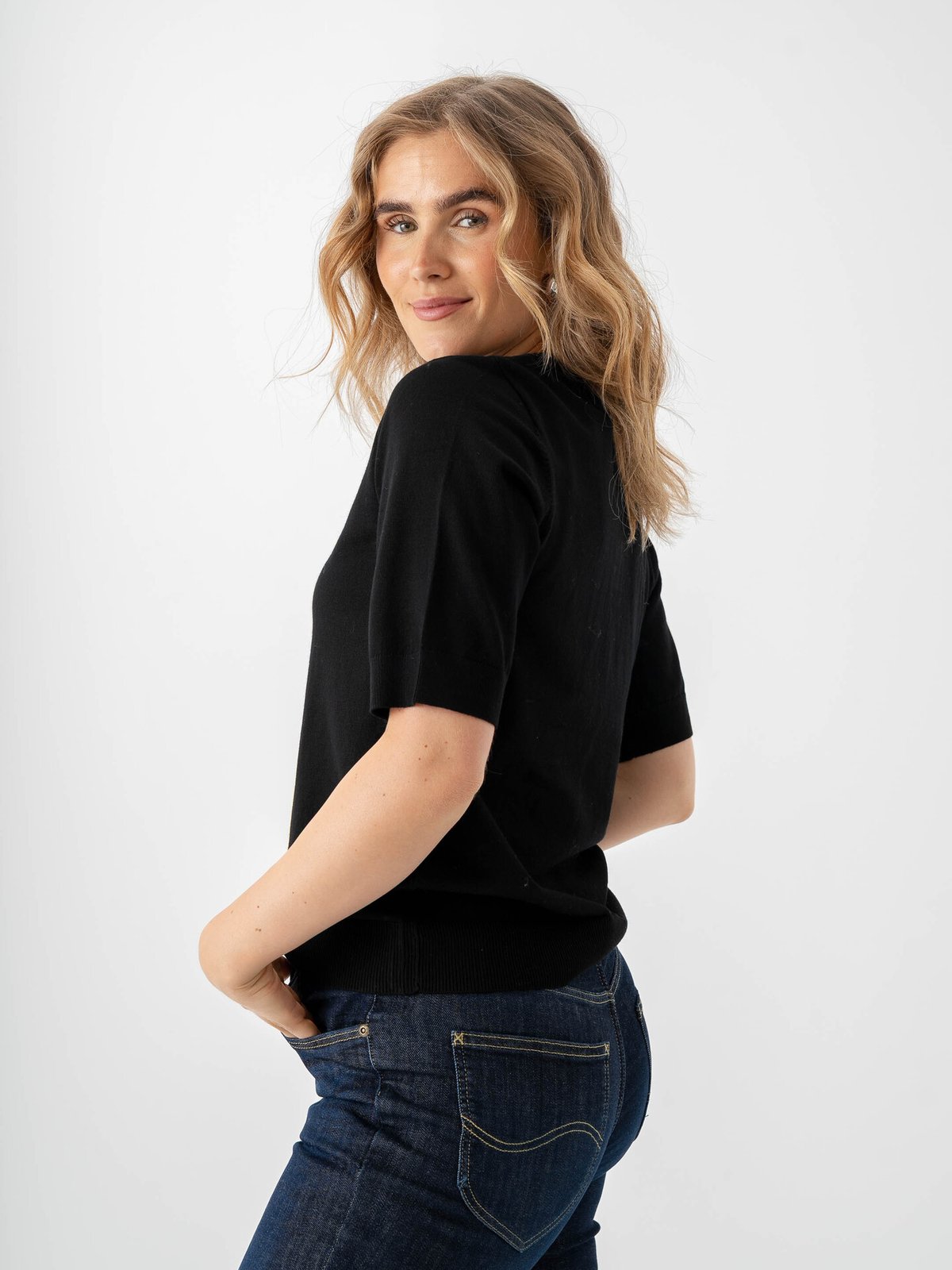 Y.A.S Lena Short Sleeve Knit Pullover Black