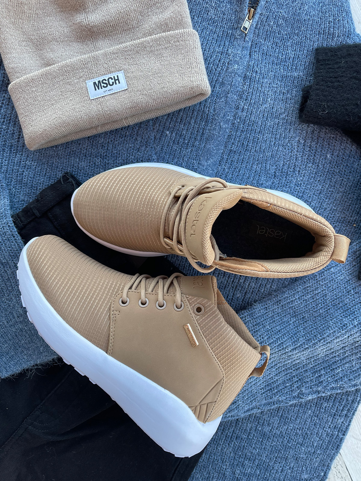 Kastel Madla Terrain Water Resistant Sand