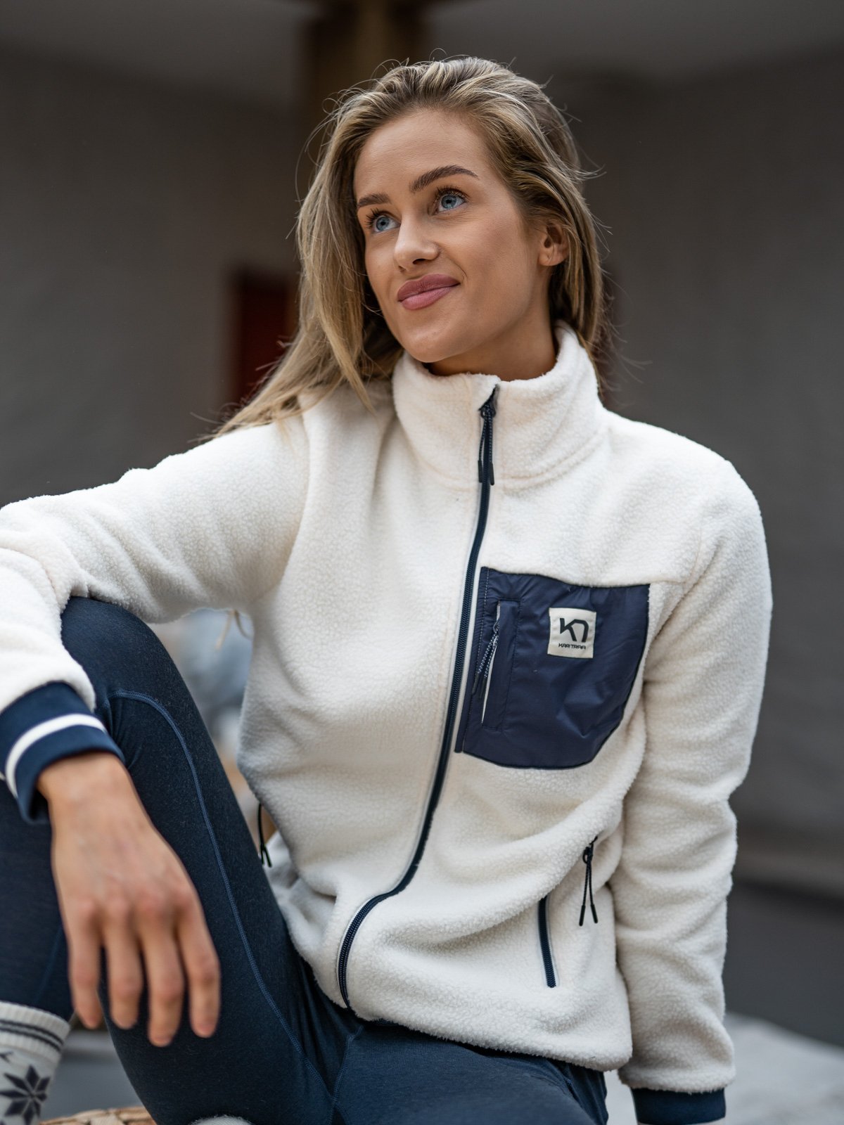 Kari Traa Annie Midlayer Hvit med blå detaljer