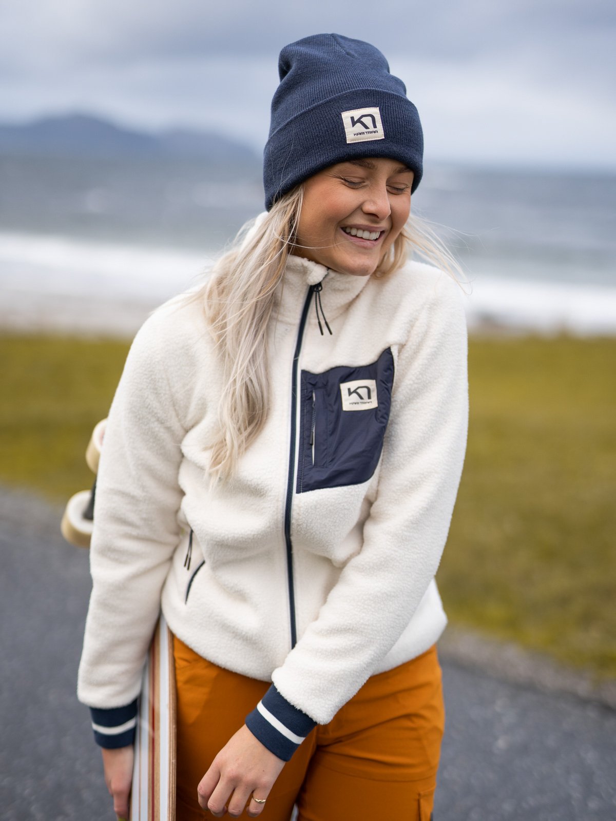 Kari Traa Annie Midlayer Hvit med blå detaljer