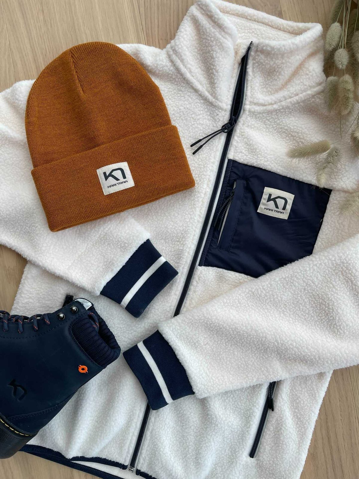 Kari Traa Annie Midlayer Hvit med blå detaljer