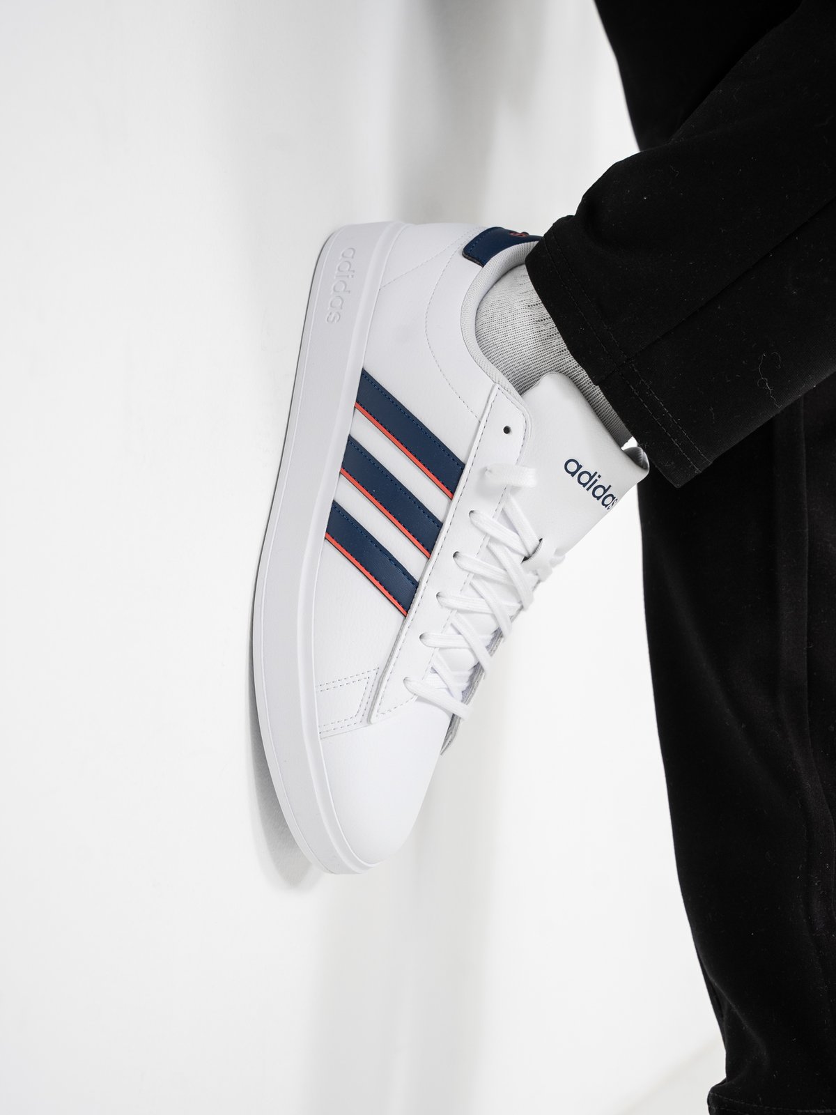 adidas Grand Court 2.0 Cloud White / Dark Blue / Preloved Scarlet