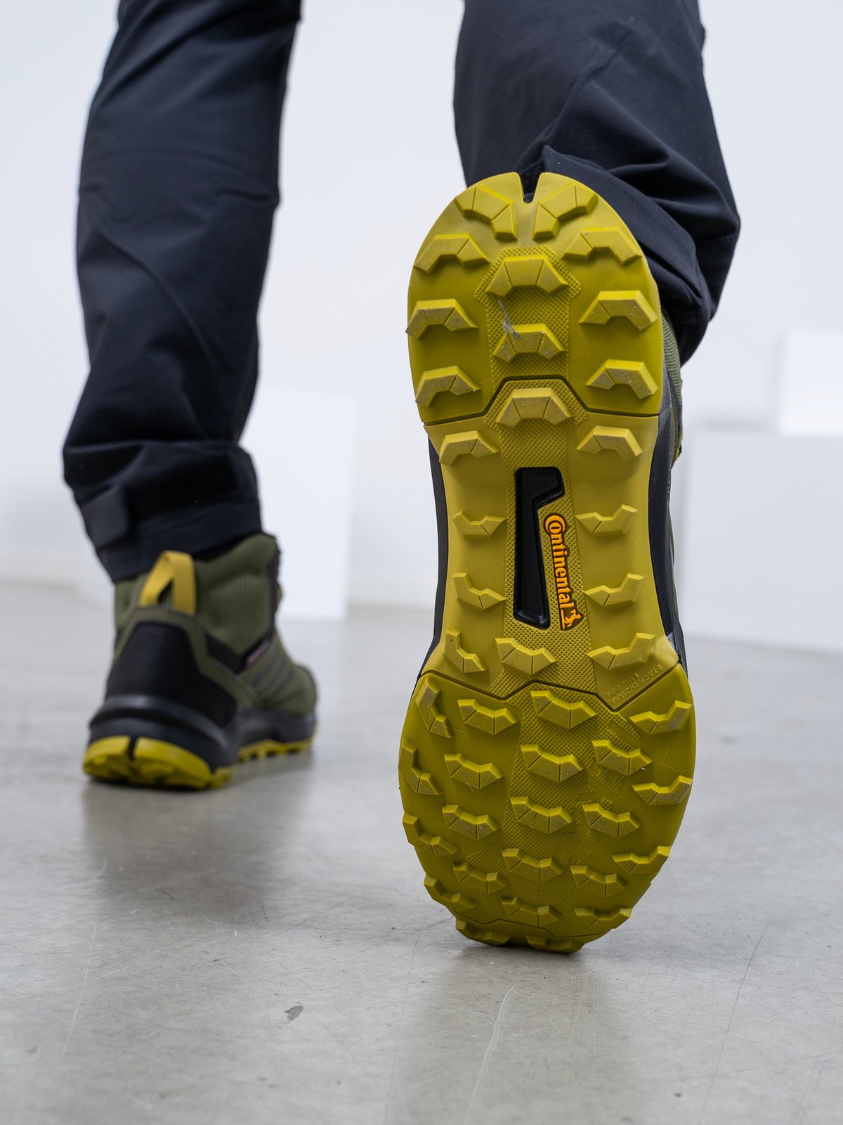 adidas Terrex AX4 Mid C.RDY Focus Olive / Core Black / Pulse Olive