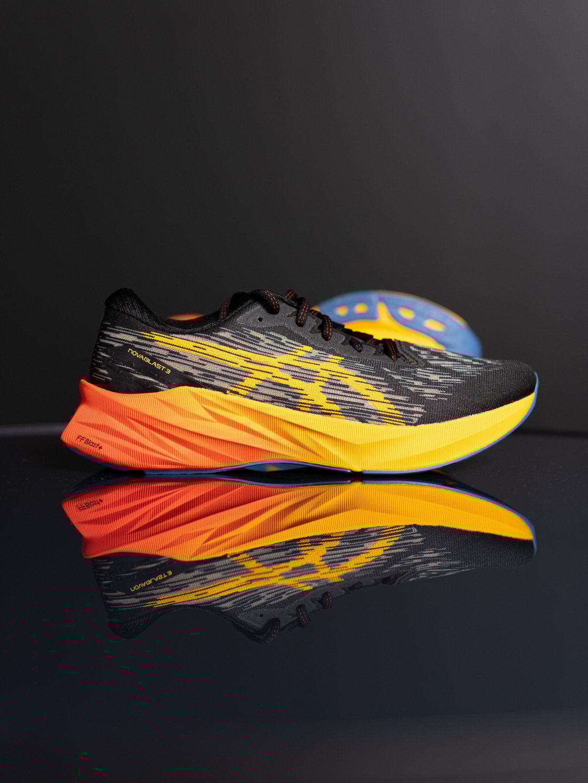 ASICS Novablast 3 Black/Amber