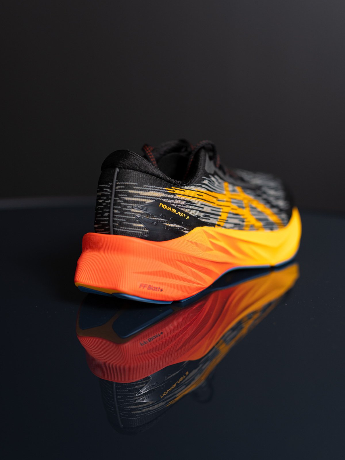 ASICS Novablast 3 Black/Amber