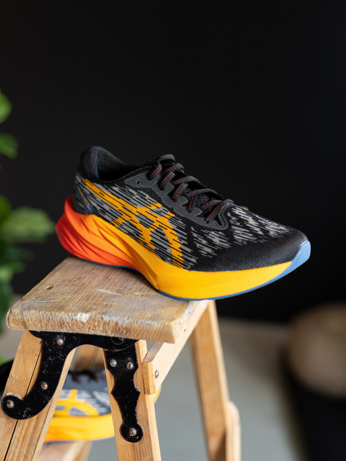 ASICS Novablast 3 Black/Amber