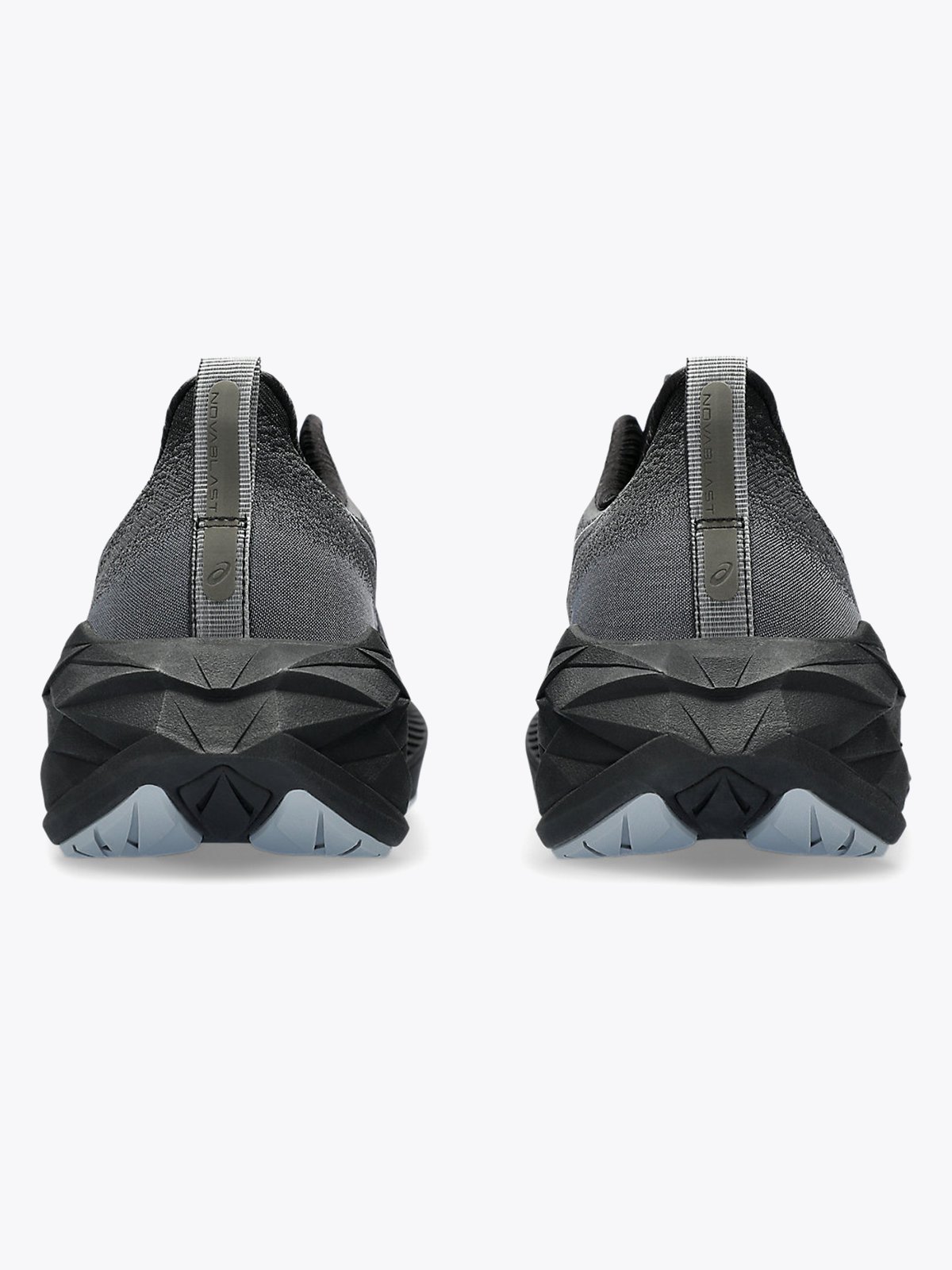 ASICS Novablast 4 Black / Graphite Grey