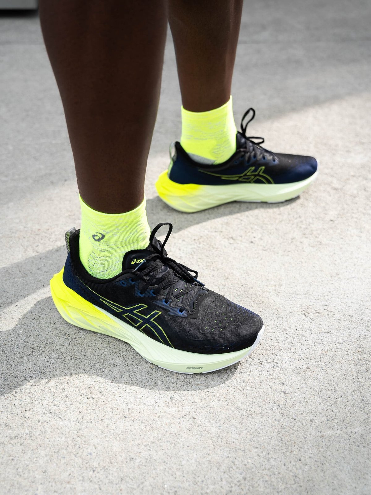 ASICS Novablast 4 Black / Blue Expanse