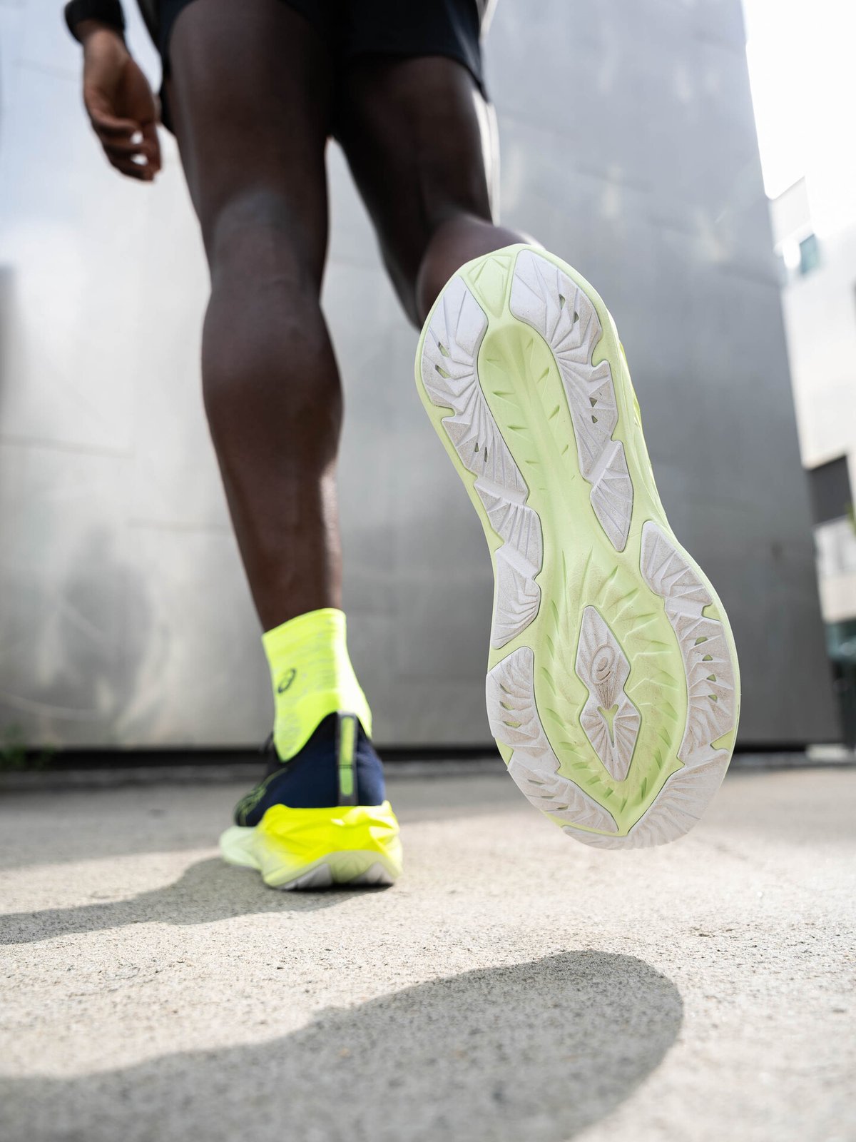 ASICS Novablast 4 Black / Blue Expanse