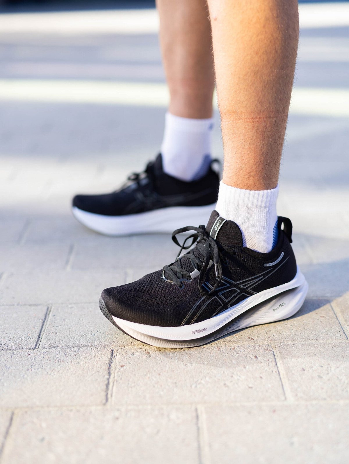 ASICS Gel-Nimbus 26 Black / Graphite Grey