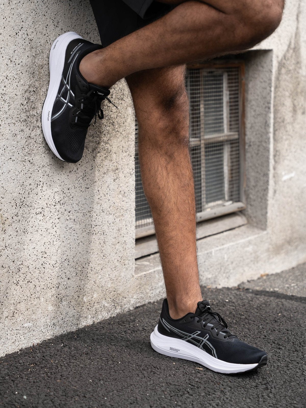 ASICS GT-1000 13 Black / White