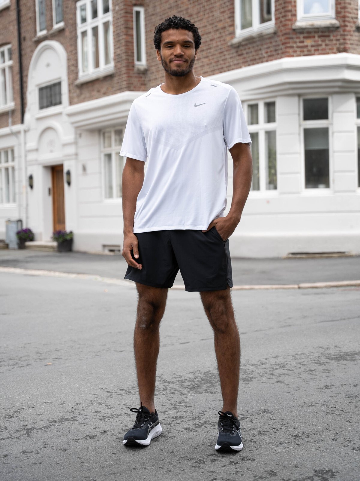 ASICS GT-1000 13 Black / White