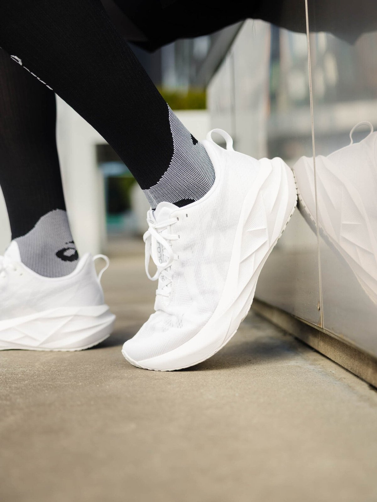 ASICS Novablast 5 White/Piedmont Grey