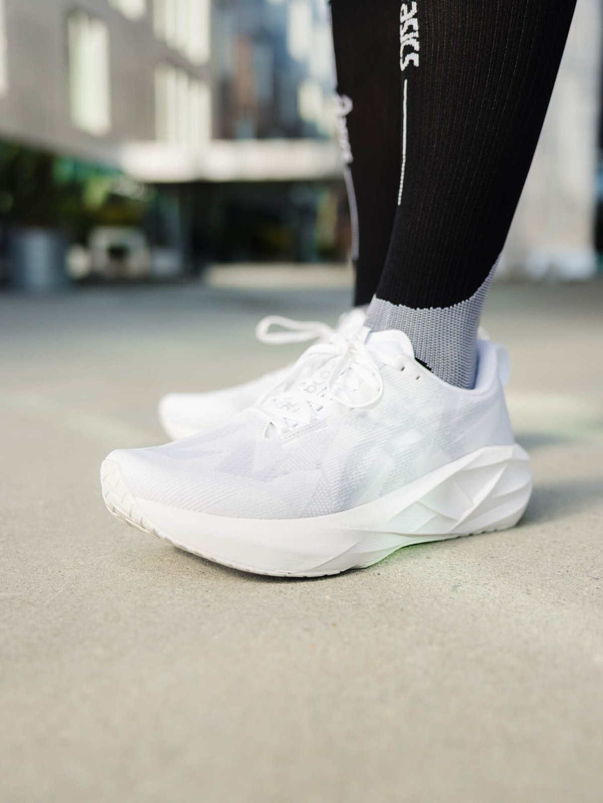 ASICS Novablast 5 White/Piedmont Grey