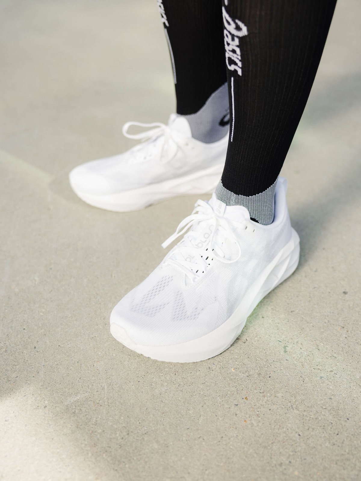 ASICS Novablast 5 White/Piedmont Grey