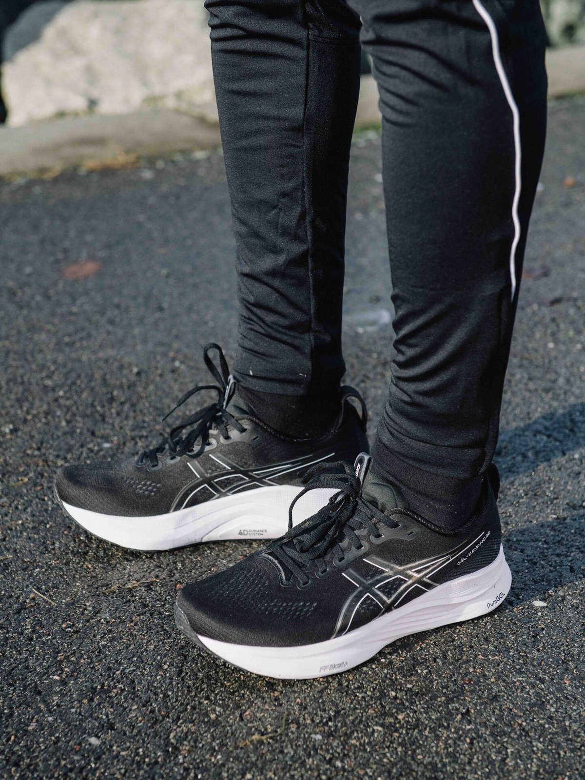 ASICS Gel-Kayano 32 Black / White