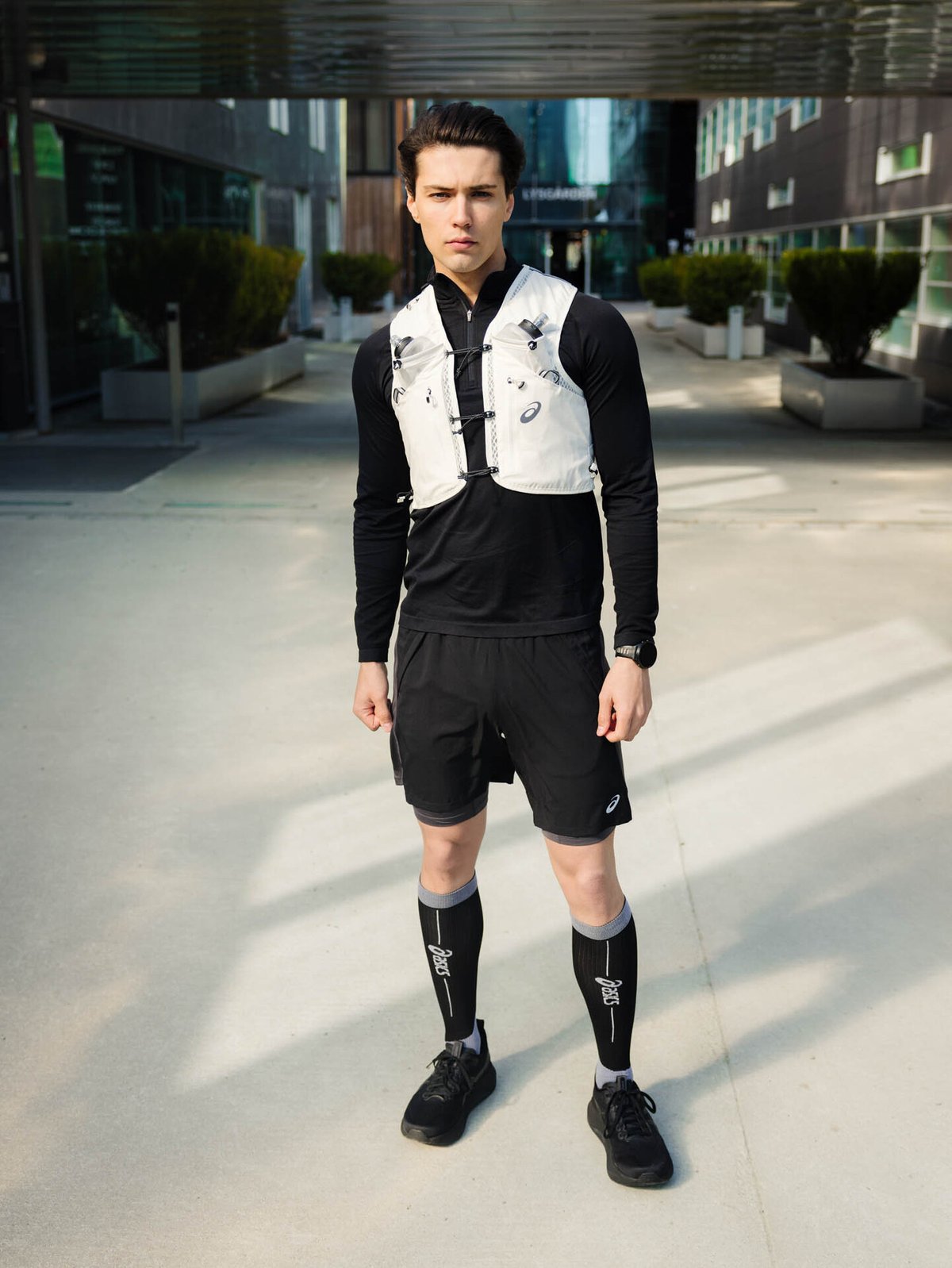 ASICS Road 2-in-1 7in Short Performance Black / Graphite Grey