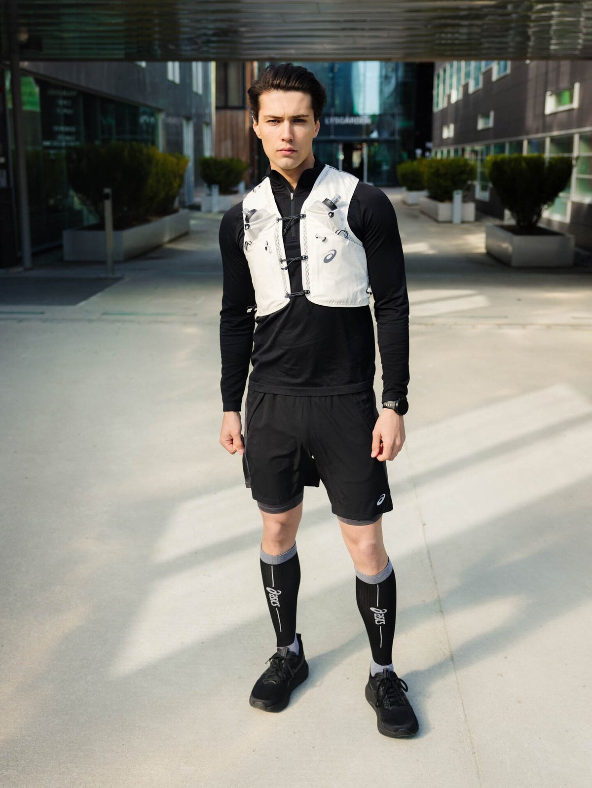 ASICS Road 2-in-1 7in Short Performance Black / Graphite Grey