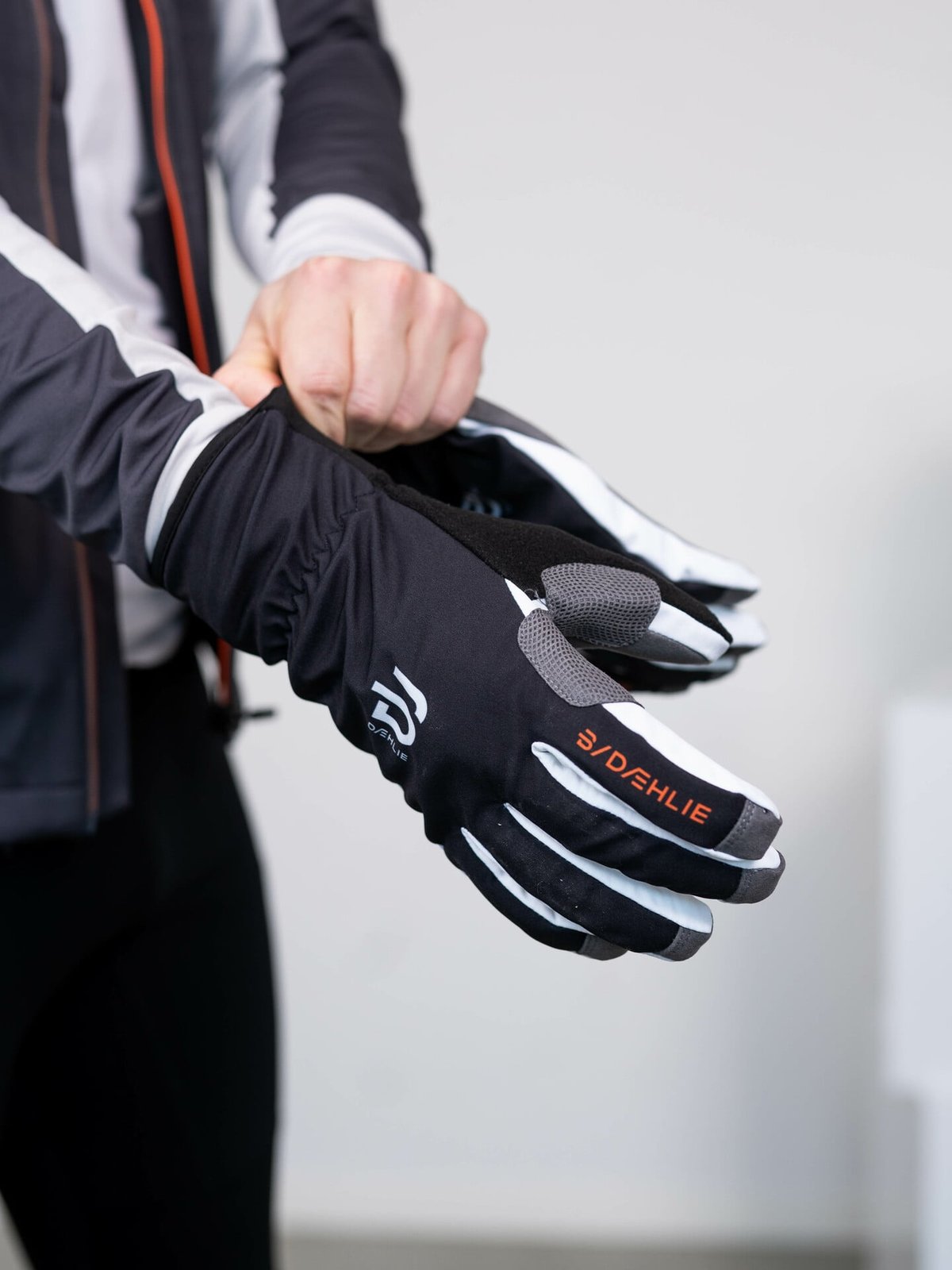 Dæhlie Glove Active Black/Snow White