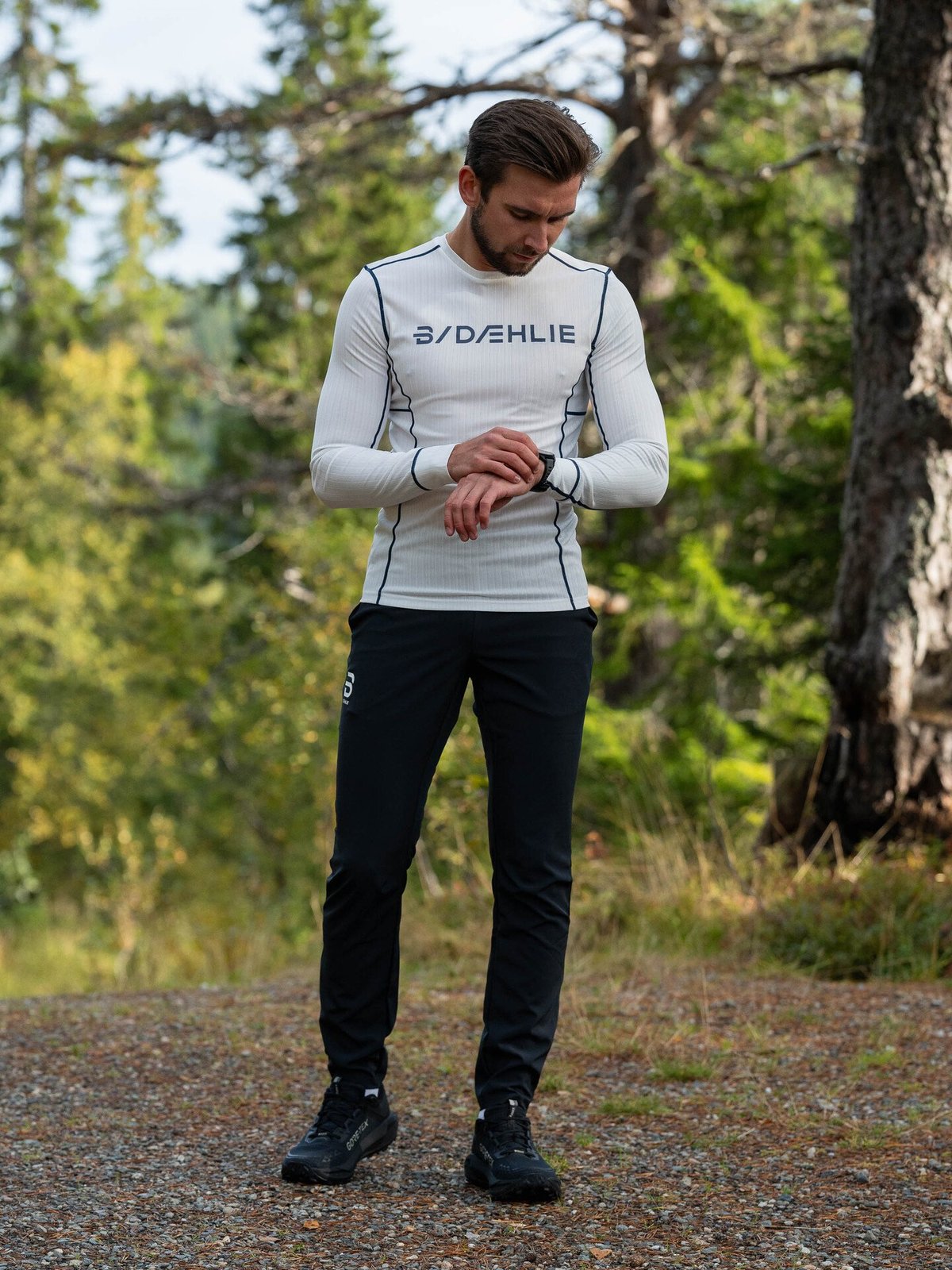 Dæhlie Training Tech Long Sleeve Brilliant White / Dark Denim