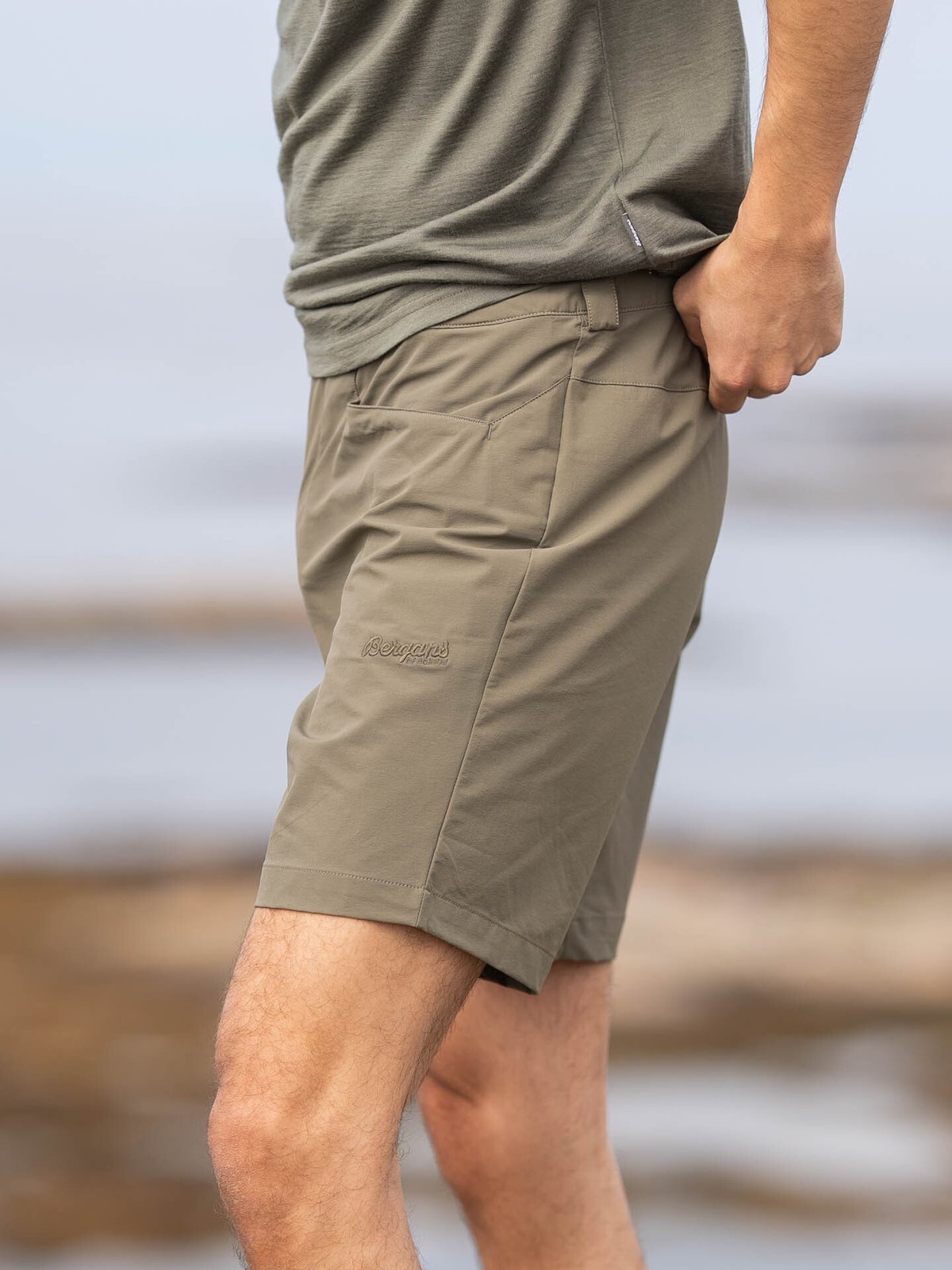 Bergans Vandre Light Softshell Shorts Men Green Mud