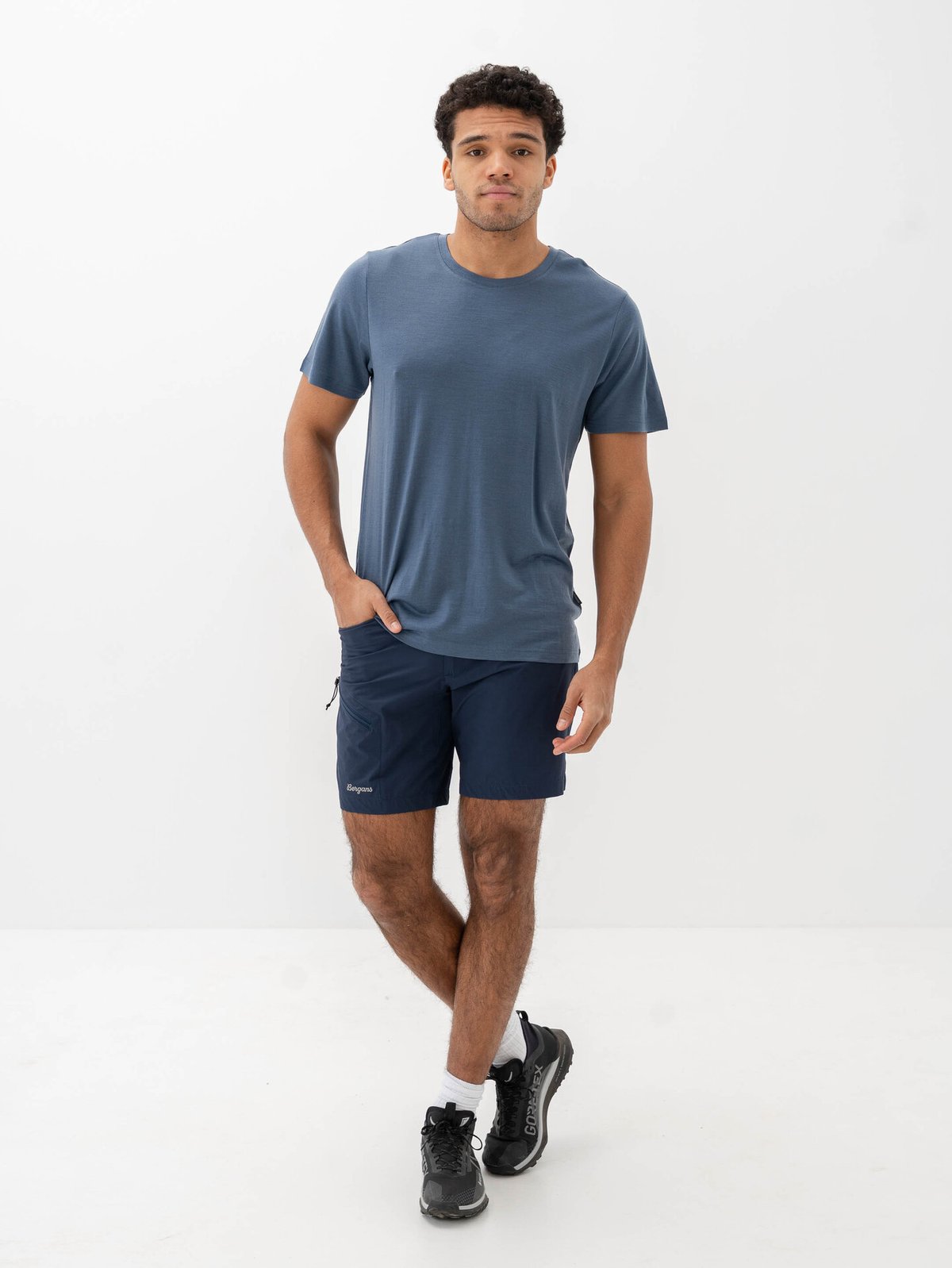 Bergans Vaagaa Light Softshell Shorts Men Navy Blue