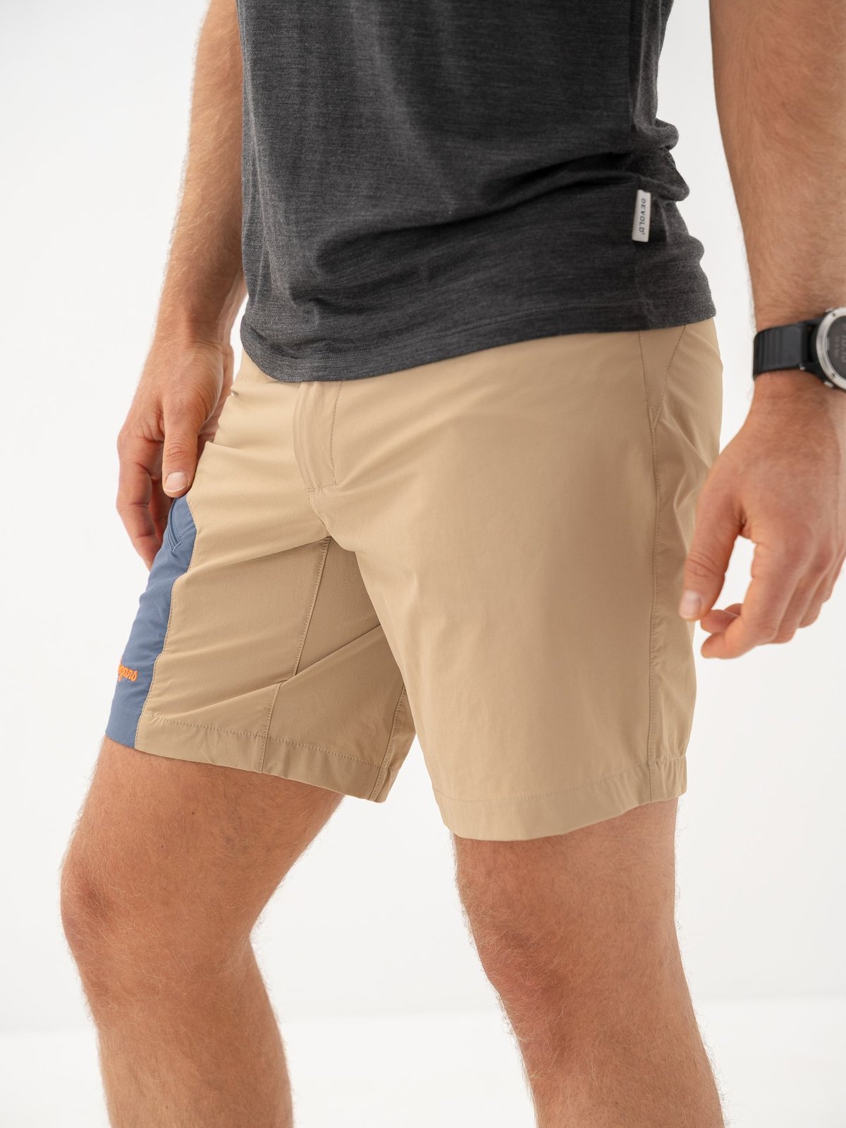 Bergans Vaagaa Light Softshell Shorts Men Warm Sand / Granite Blue