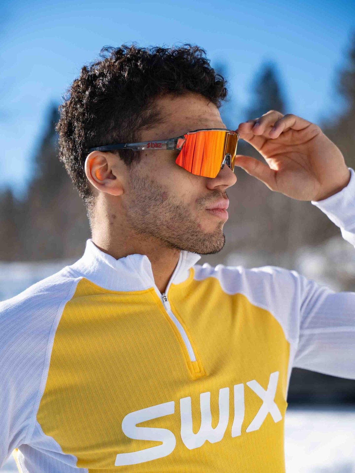 Bliz Breeze Innfatning: Gjennomsiktig mørk grå. Linsefarge: Red