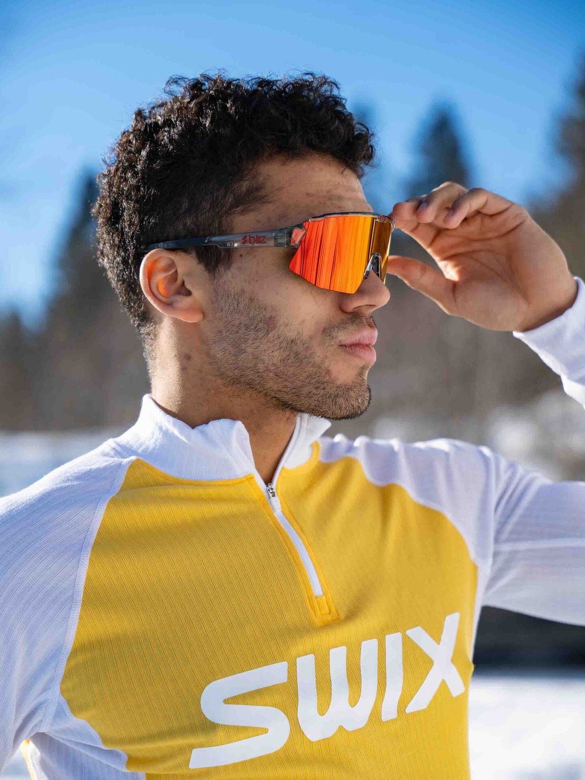 Bliz Breeze Innfatning: Gjennomsiktig mørk grå. Linsefarge: Red