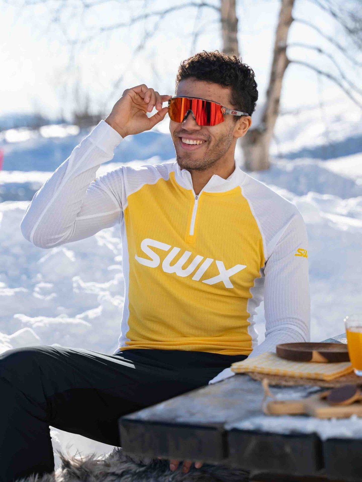 Bliz Breeze Innfatning: Gjennomsiktig mørk grå. Linsefarge: Red