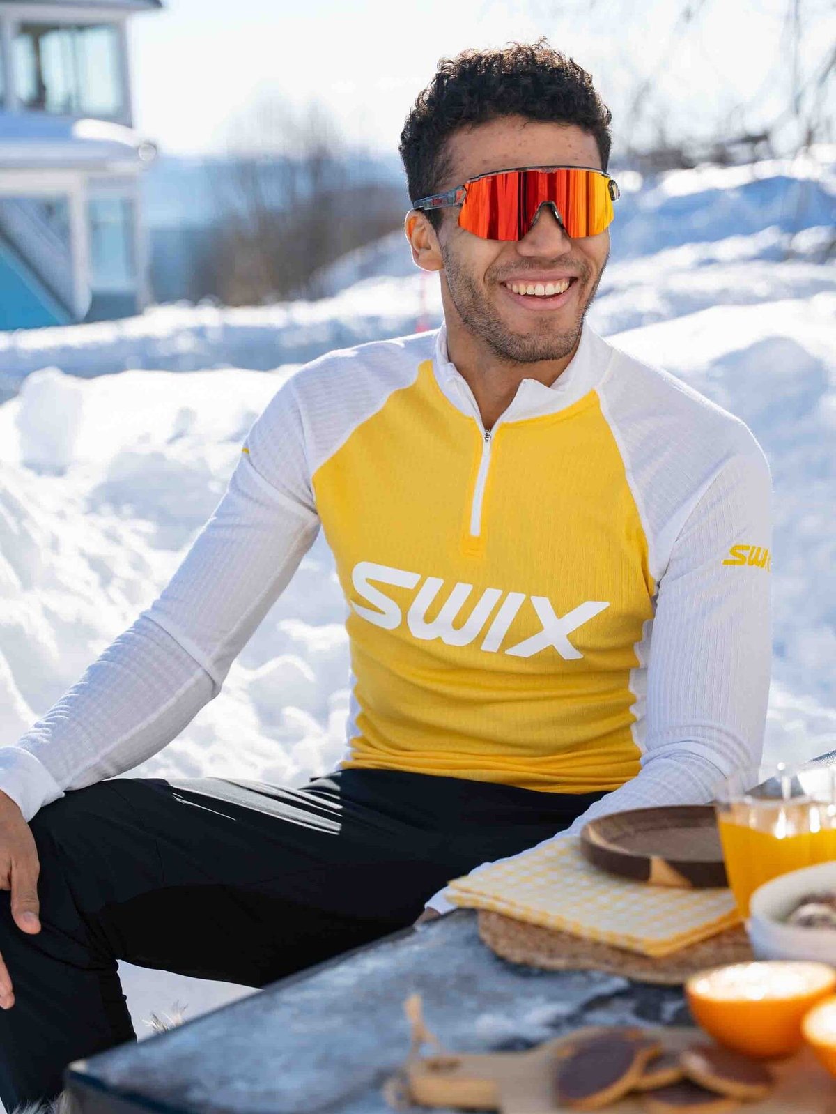 Bliz Breeze Innfatning: Gjennomsiktig mørk grå. Linsefarge: Red