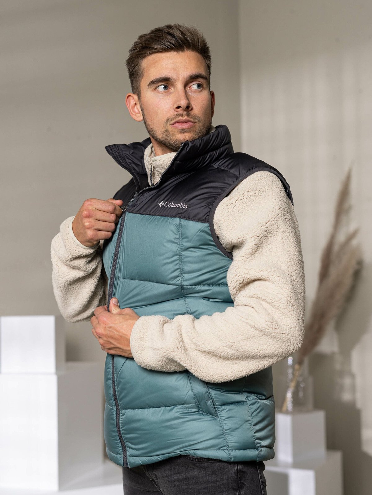 Columbia Pike Lake Vest Metal Shiny, Shark