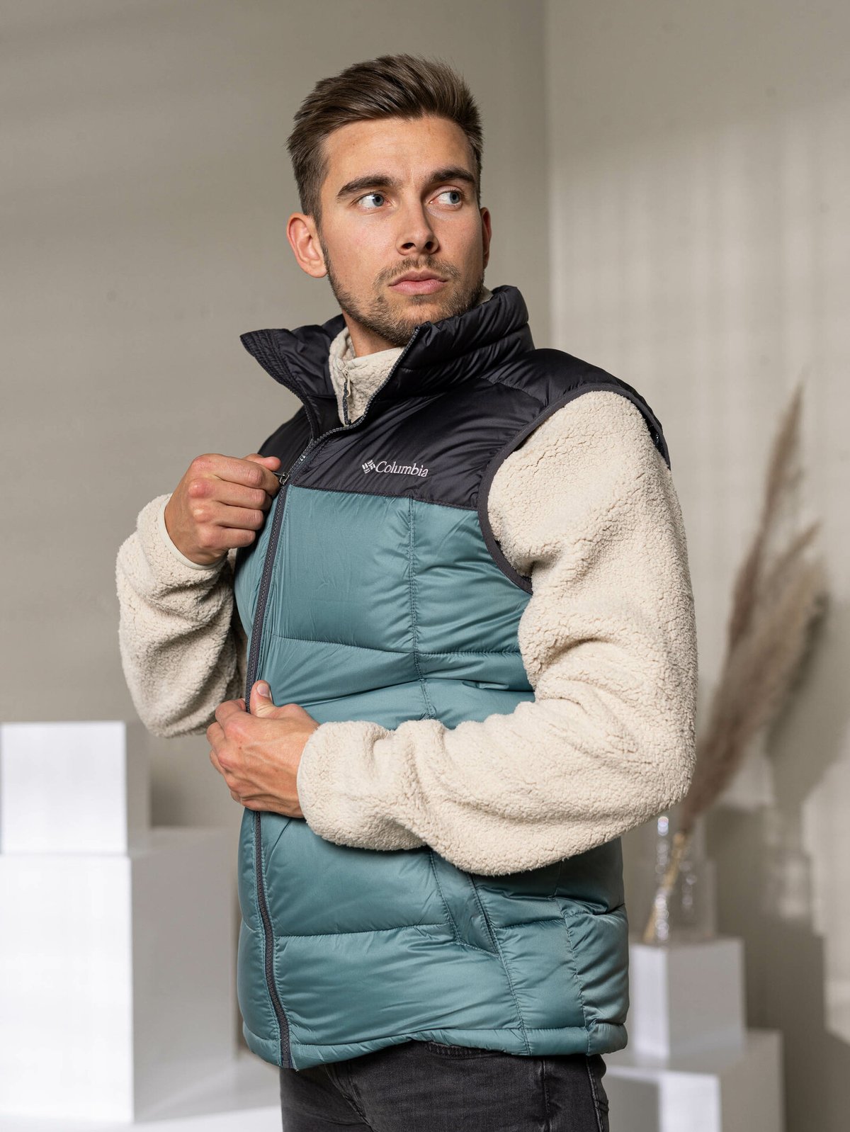 Columbia Pike Lake Vest Metal Shiny, Shark