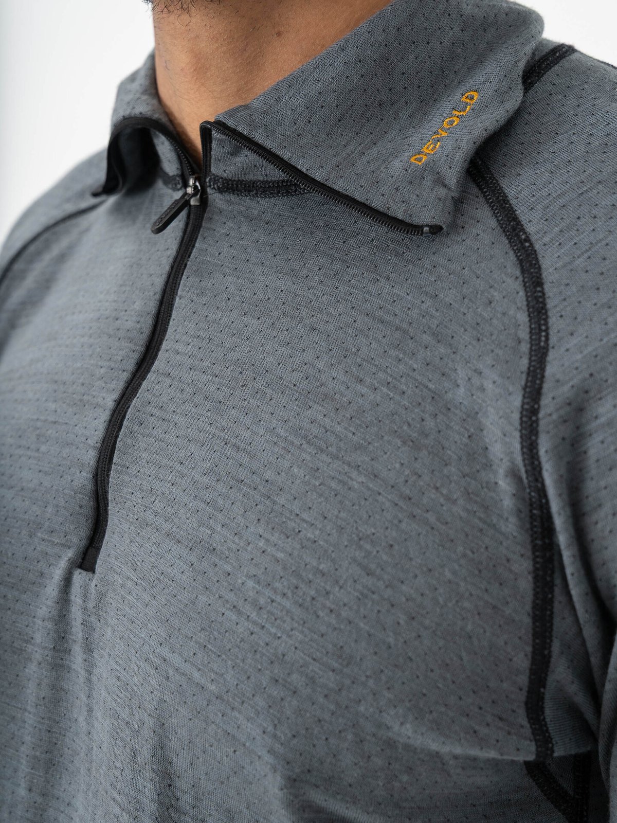 Devold Duo Active Merino 205 Z.Neck Man Grå