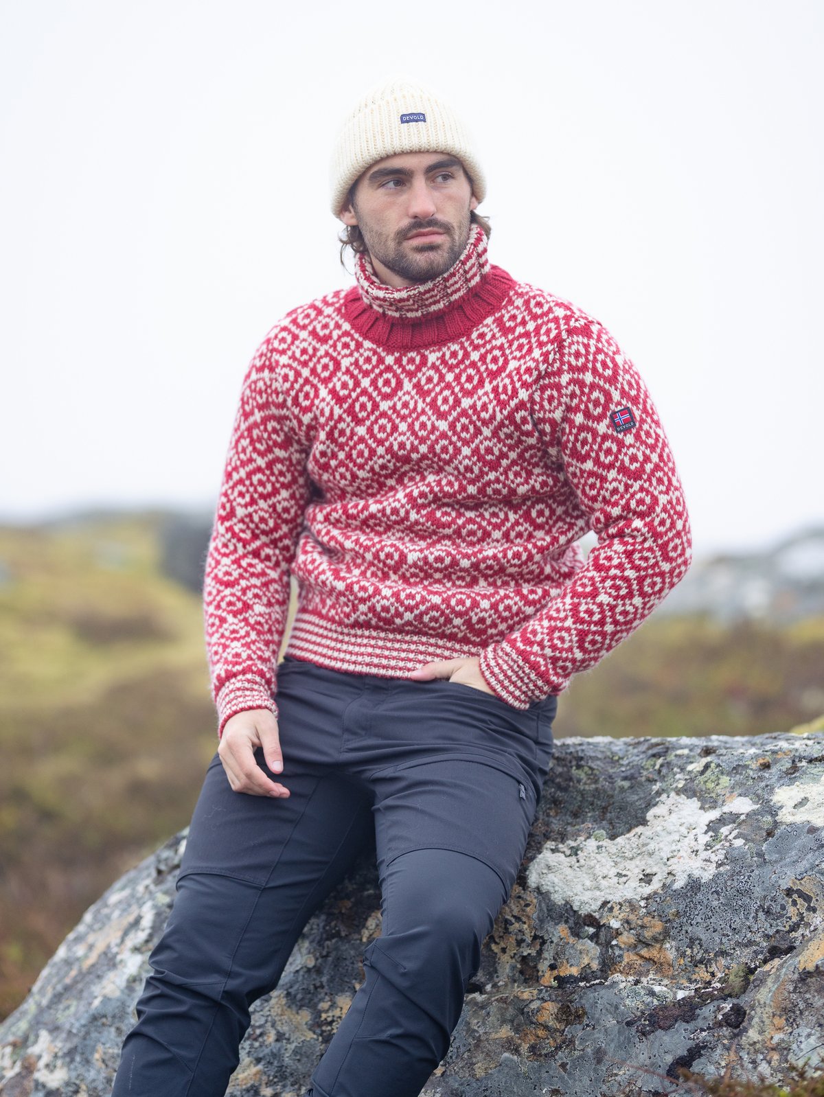 Devold Svalbard Sweater High Neck Hindberry / Offwhite