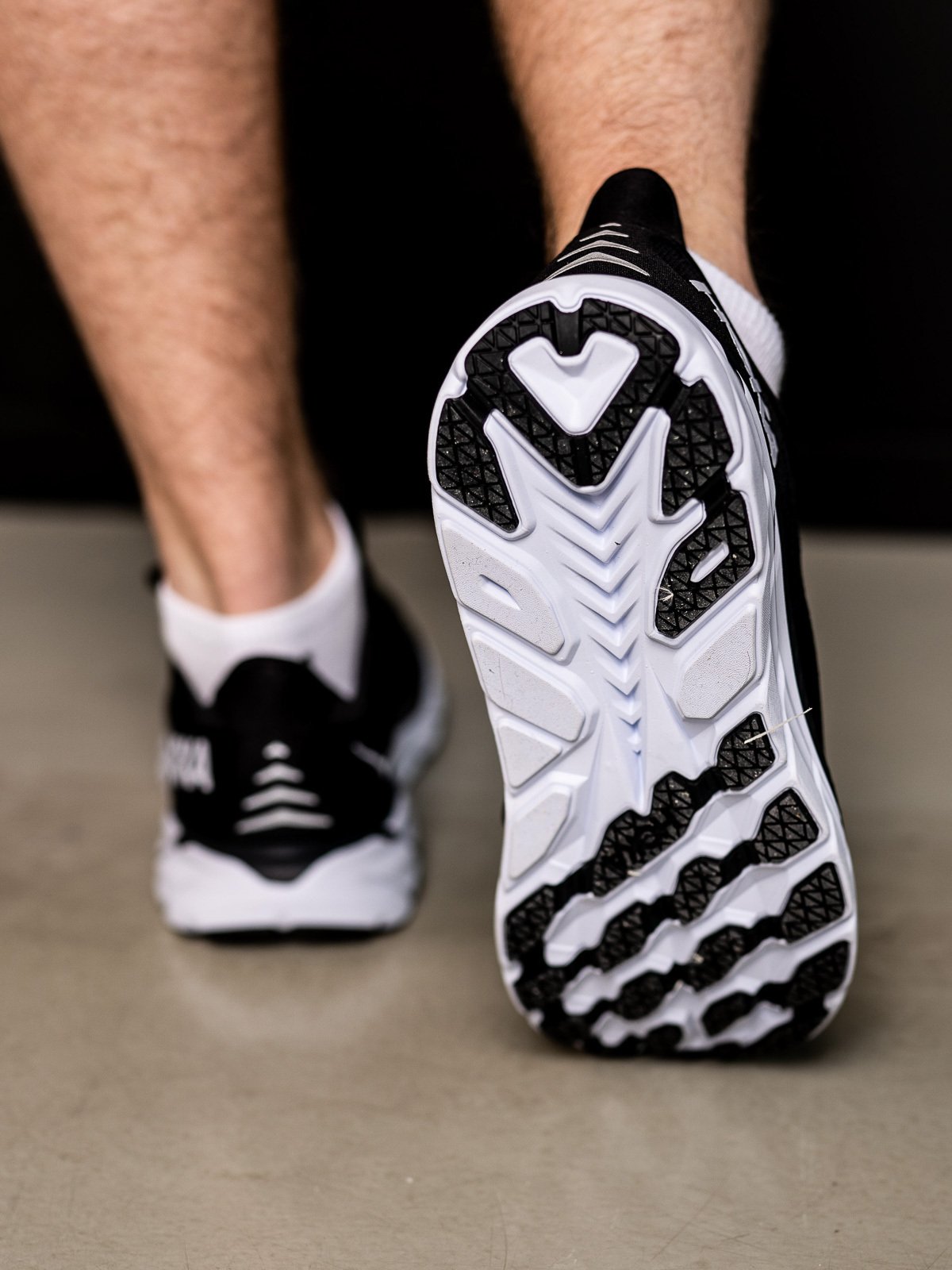 Hoka One One Clifton 8 M Black / White