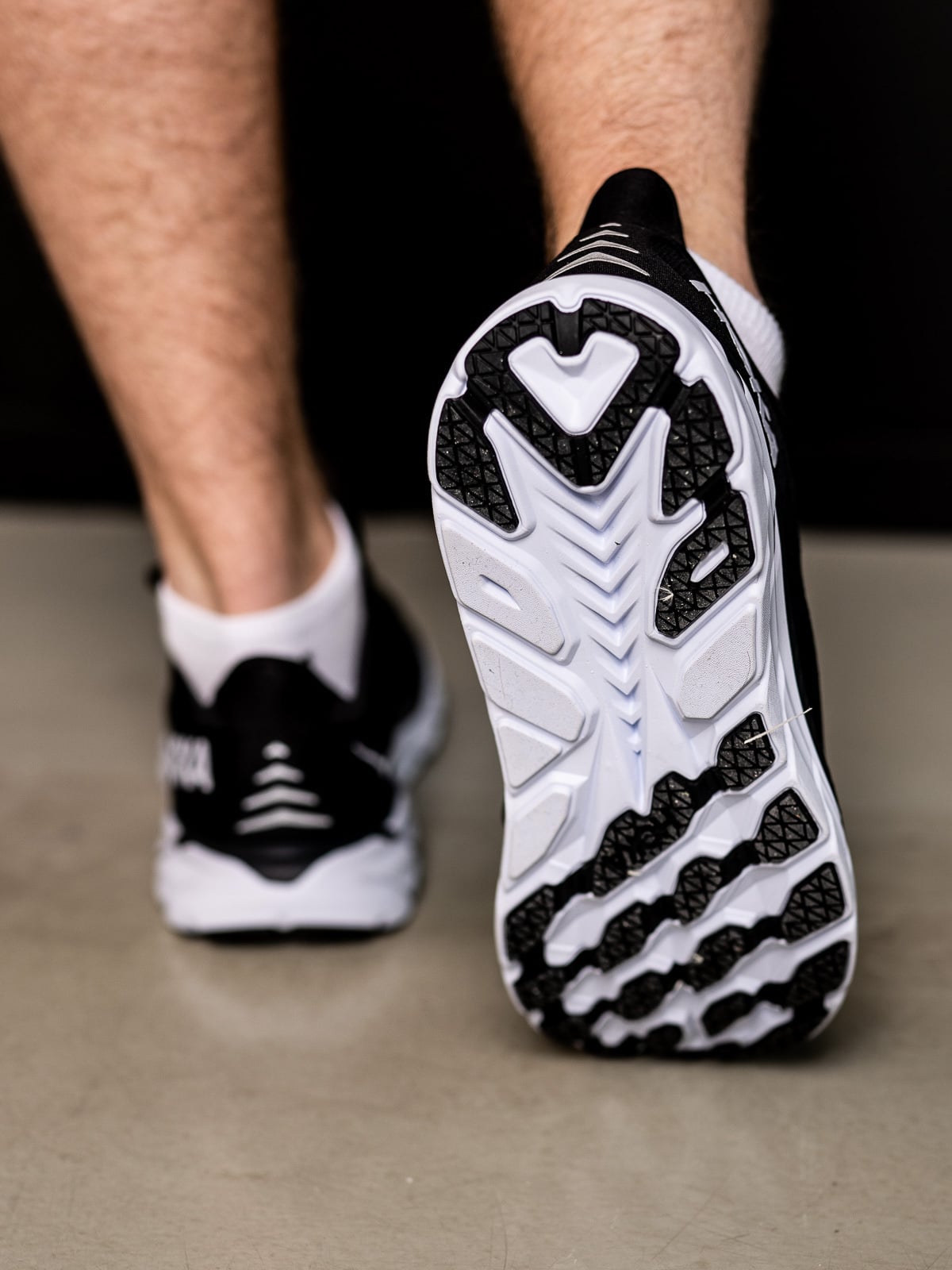 Hoka One One Clifton 8 M Black / White