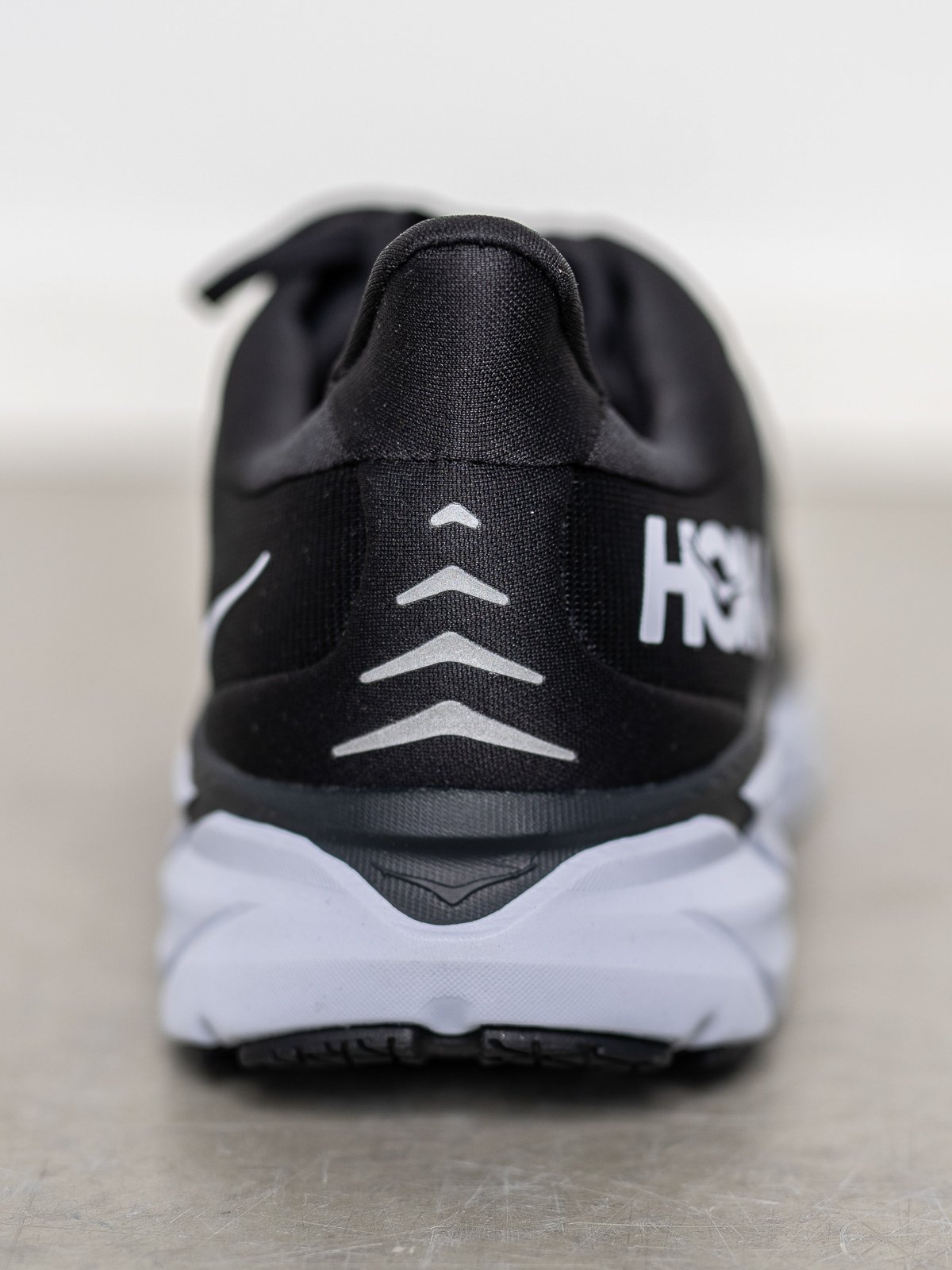 Hoka One One Clifton 8 M Black / White
