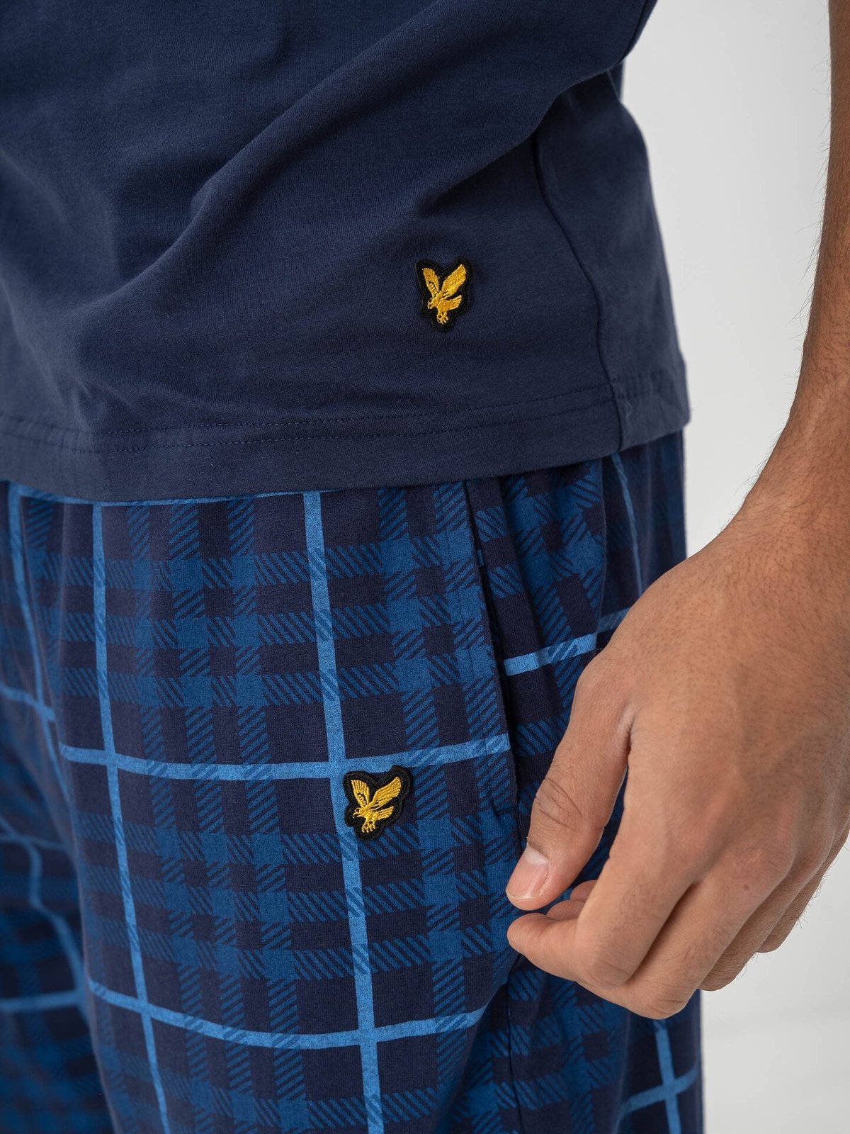 Lyle & Scott T-shirt And Check Print Pant Set Blå