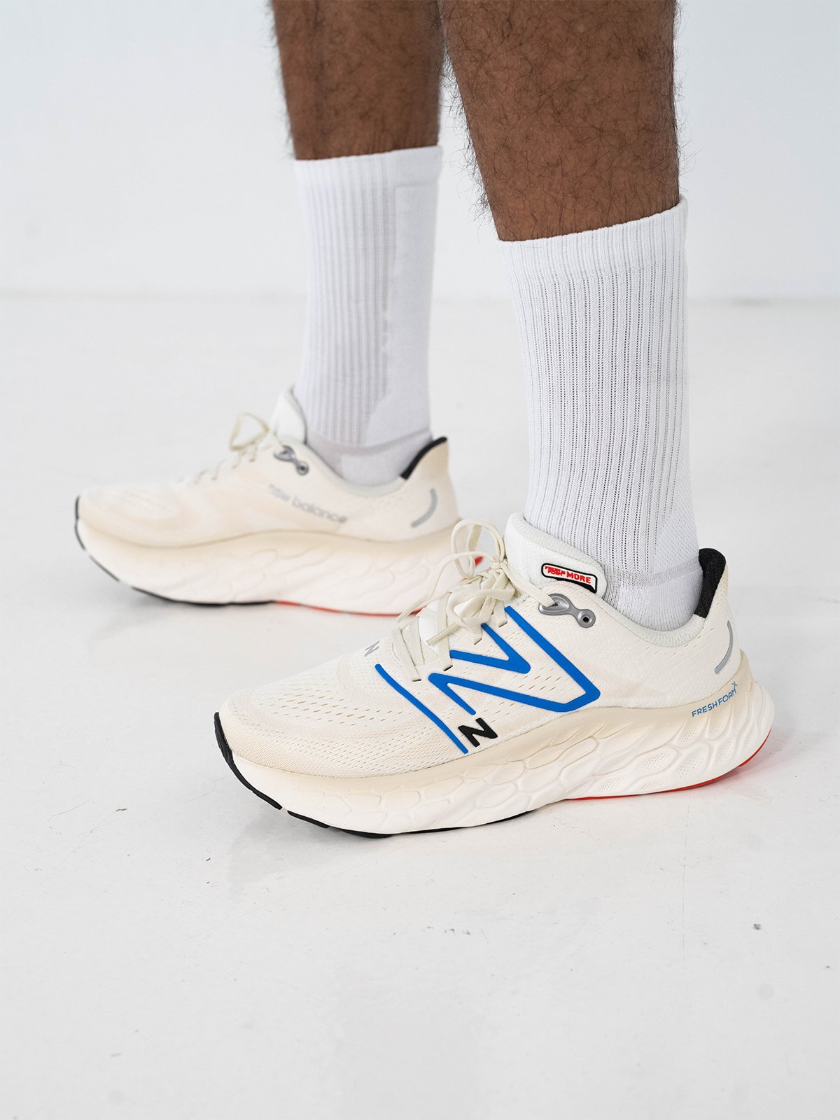 New Balance More v5 sea salt/blue oasis/black