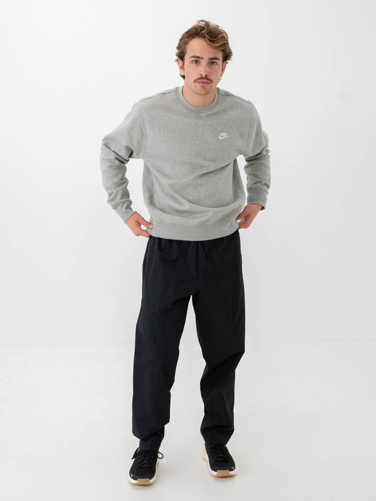 Nike Club Fleece Crew Dark Grey Heather/Hvit