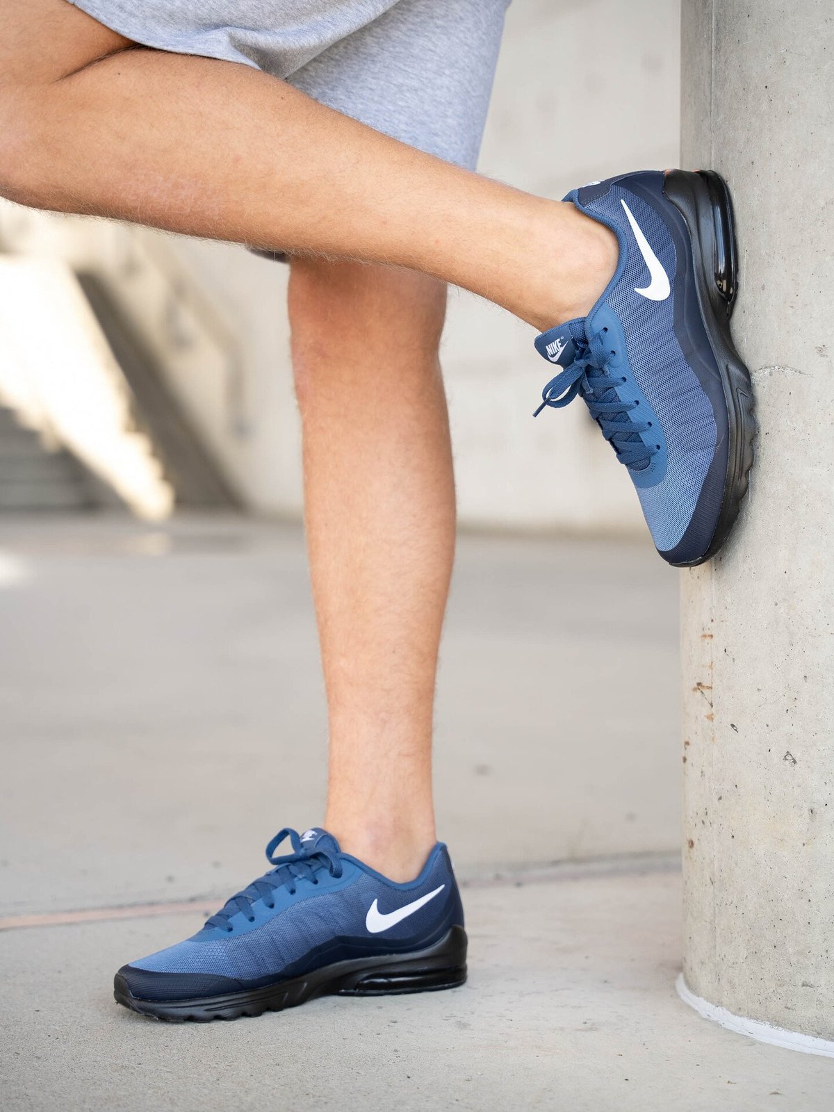 Nike Air Max Invigor Obsidian / White Mystic / Navy Black