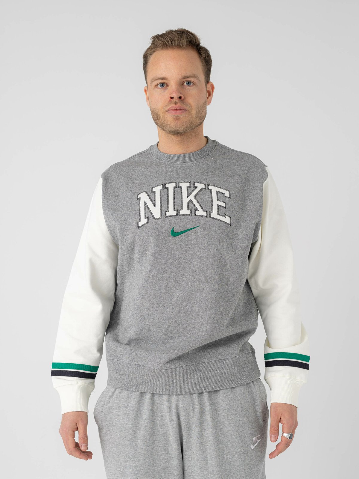 Nike Retro Fleece Crew BB Grå
