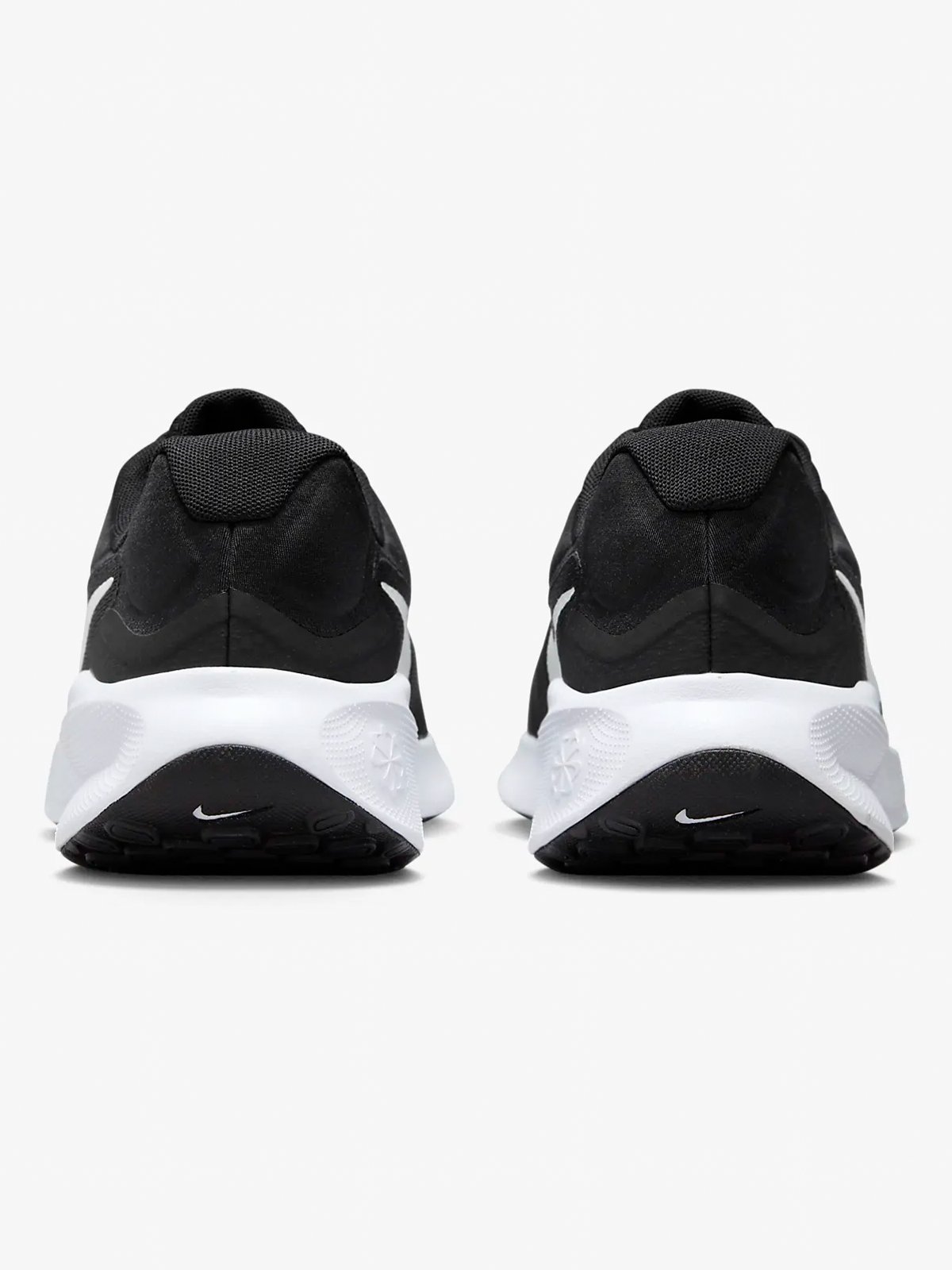 Nike Revolution 7 Black / White