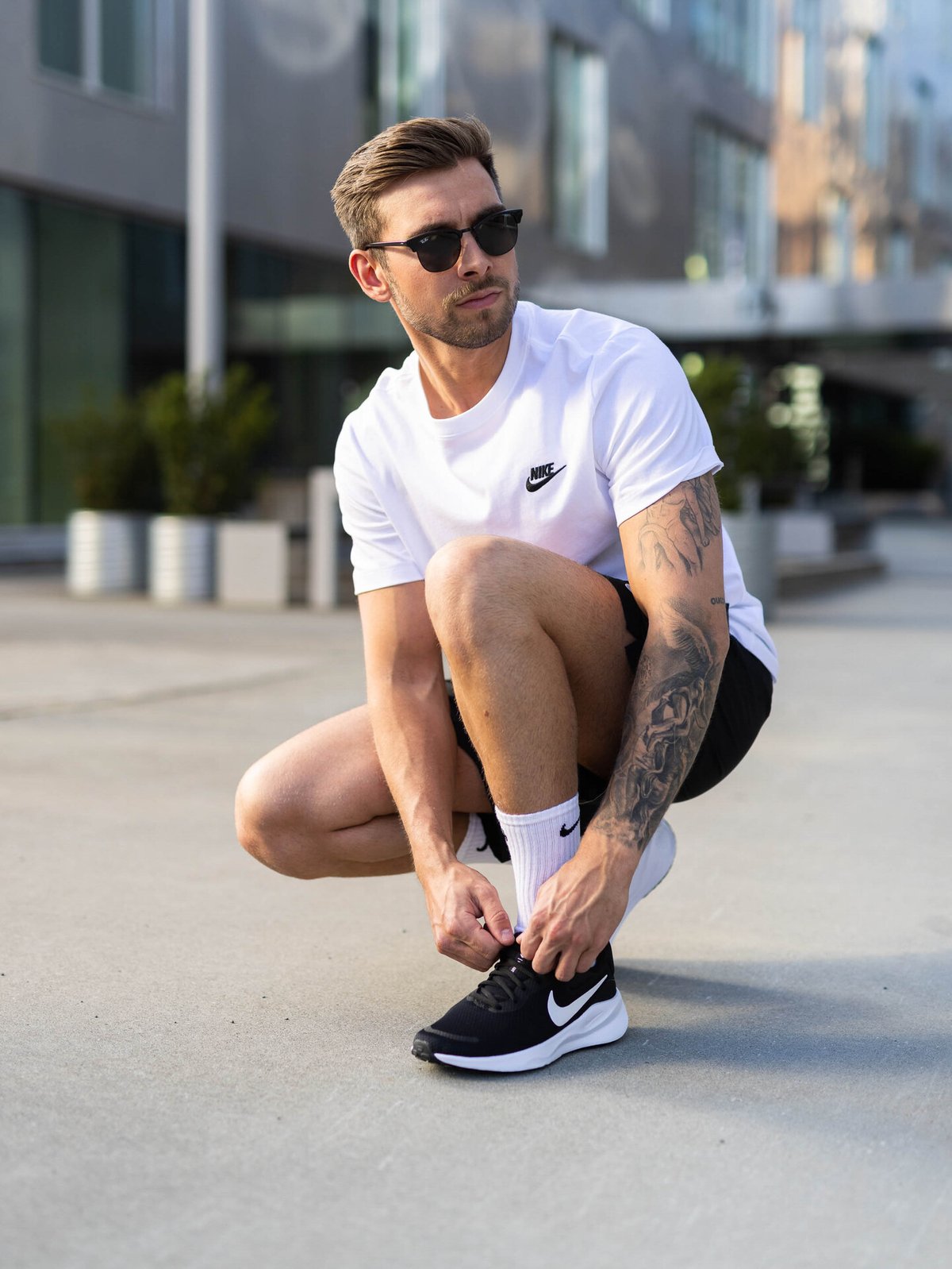 Nike Revolution 7 Black / White